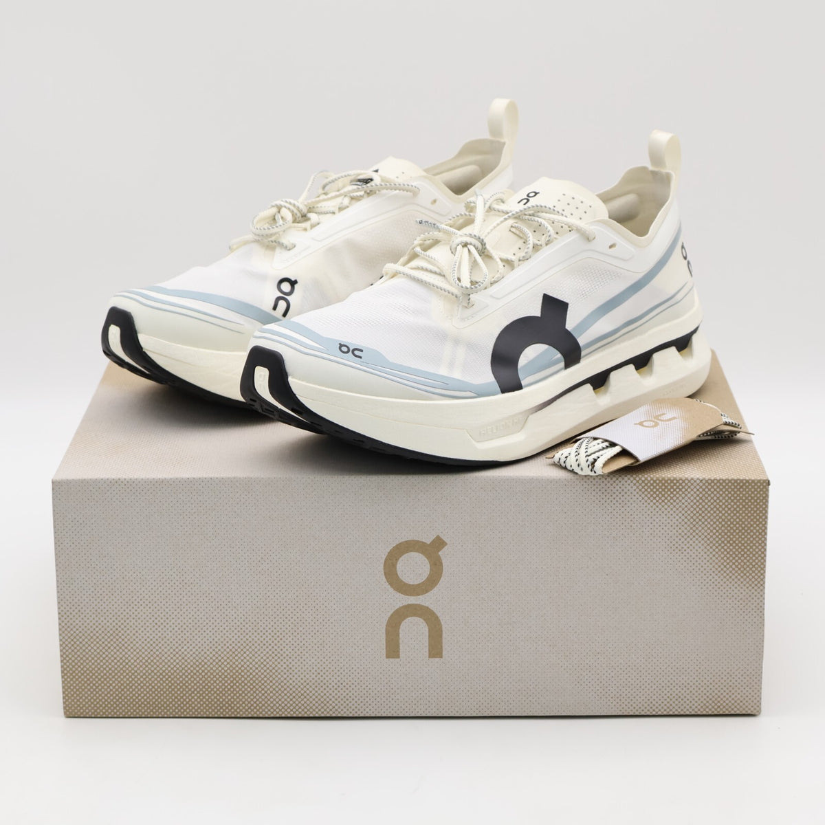 3ME30720813 Dover Street Market (DSM) Ã On Cloudboom Zone White (Men's)