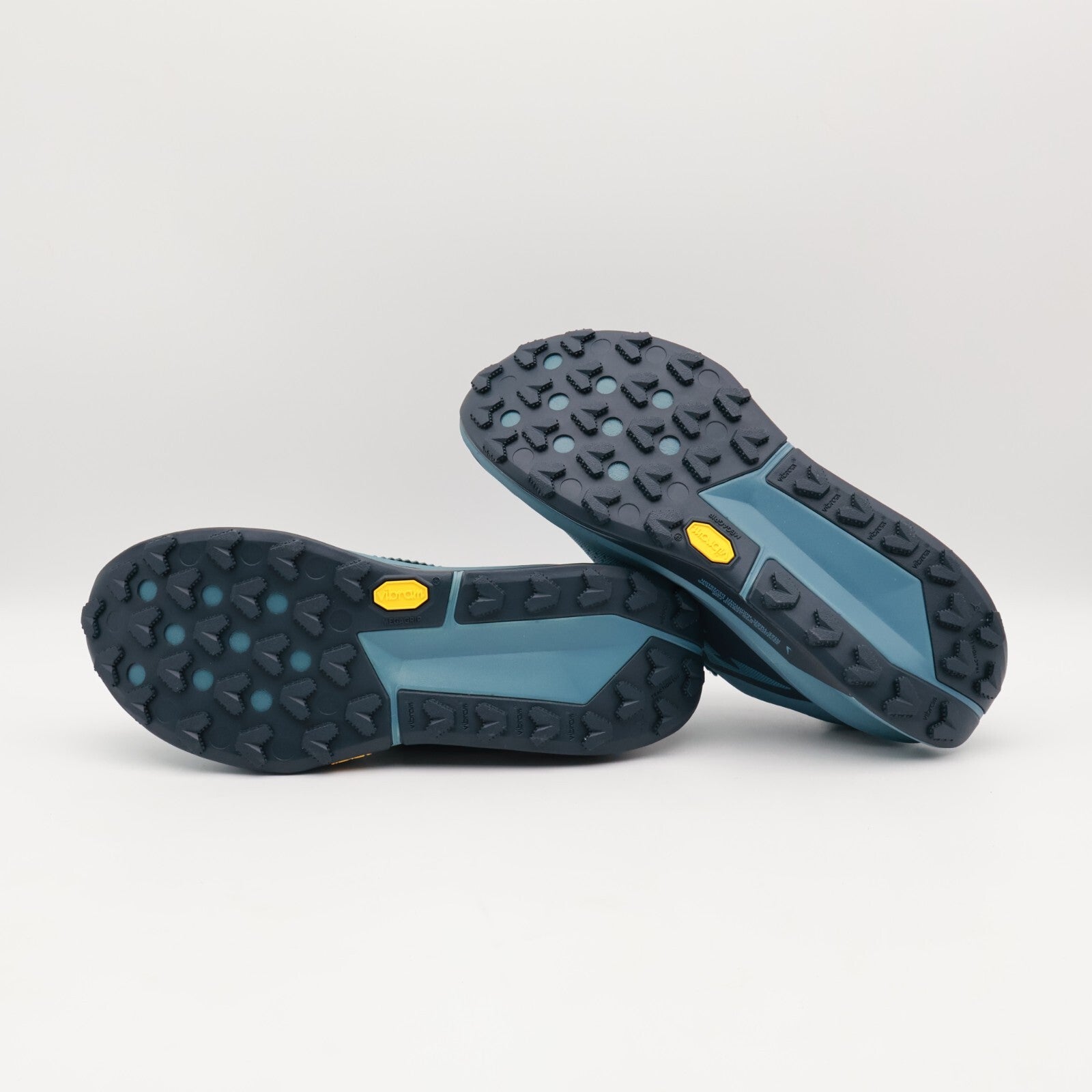 FD5190-006 Nike Zegama Trail 2 Smokey Blue Metallic Platinum Armory Navy (Men's)