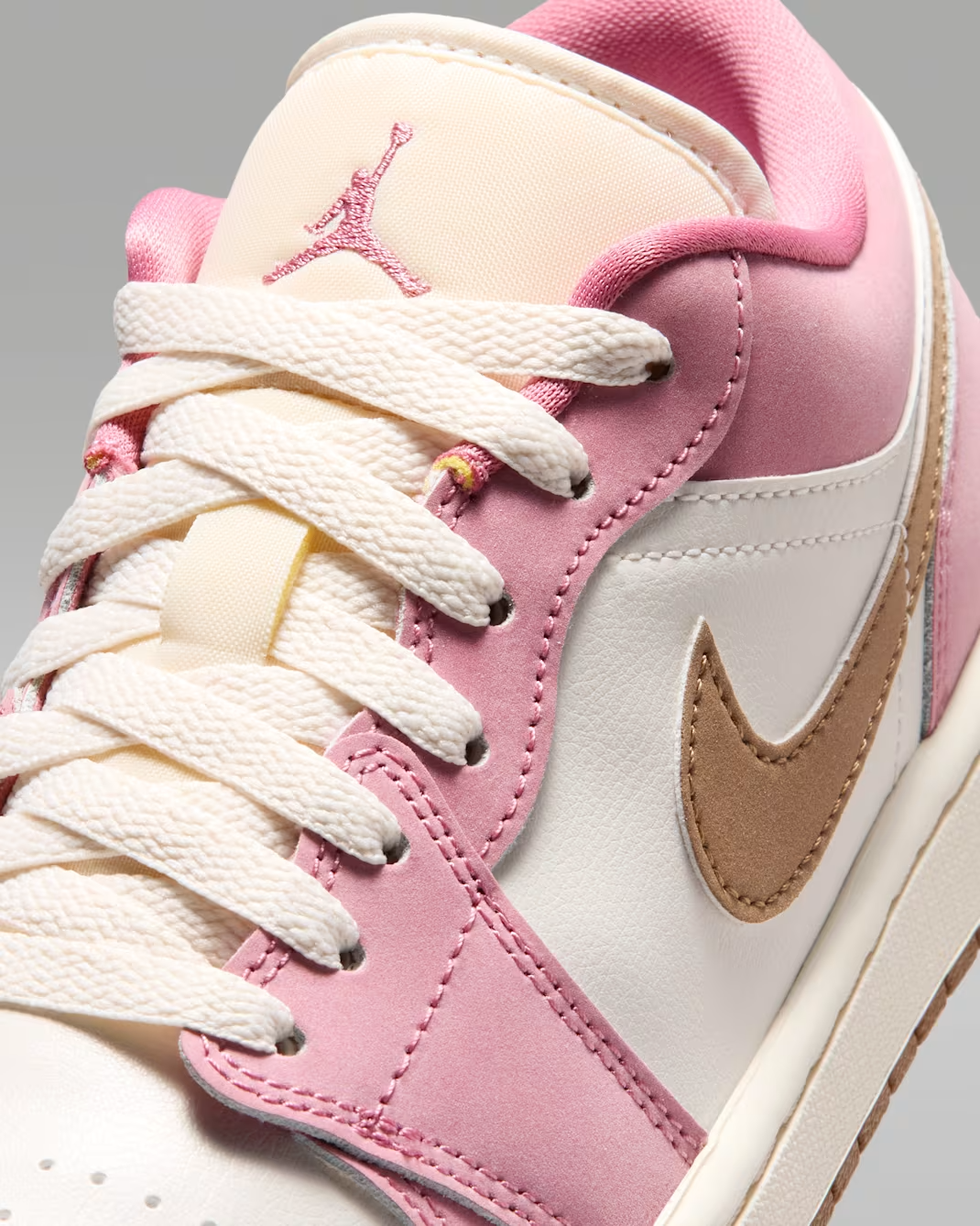 DC0774-609 Nike Air Jordan 1 Low (Women's)