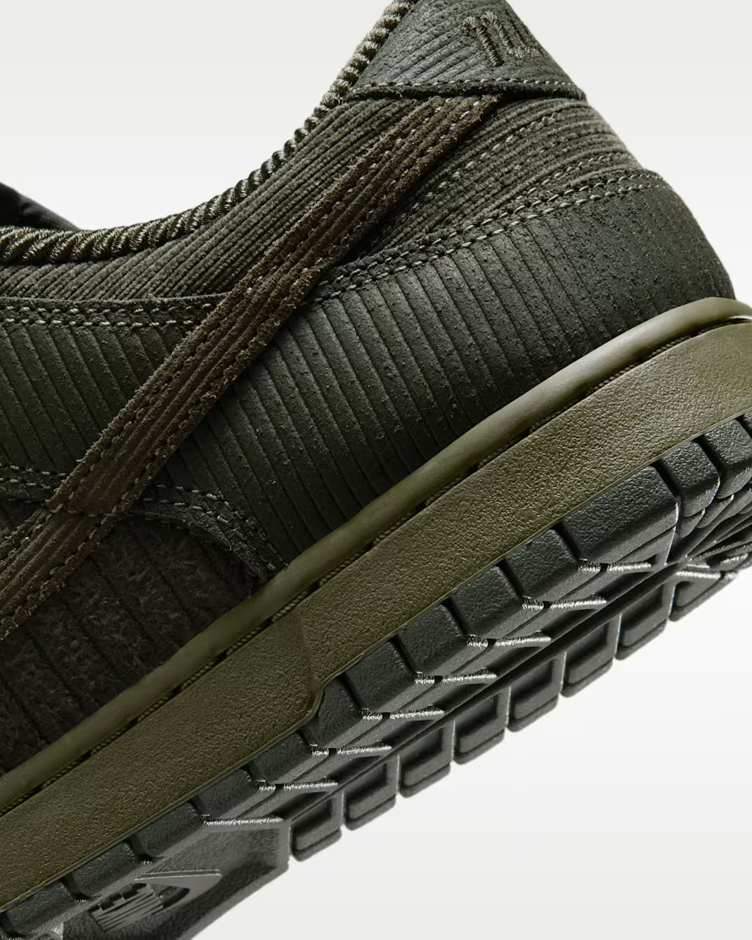 IB7746-300 Nike Dunk Low Retro PRM "Cargo Khaki/Medium Olive" (Men's)