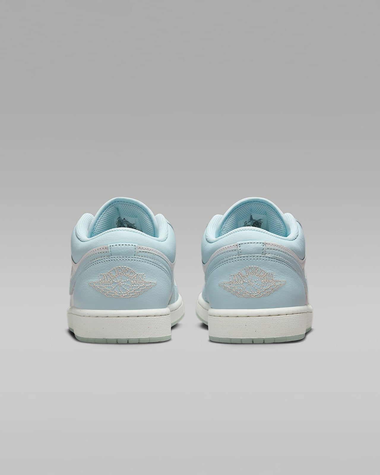 HJ5999-400 Nike Air Jordan 1 Low SE Glacier Blue Summit White Guava Ice (Men's)