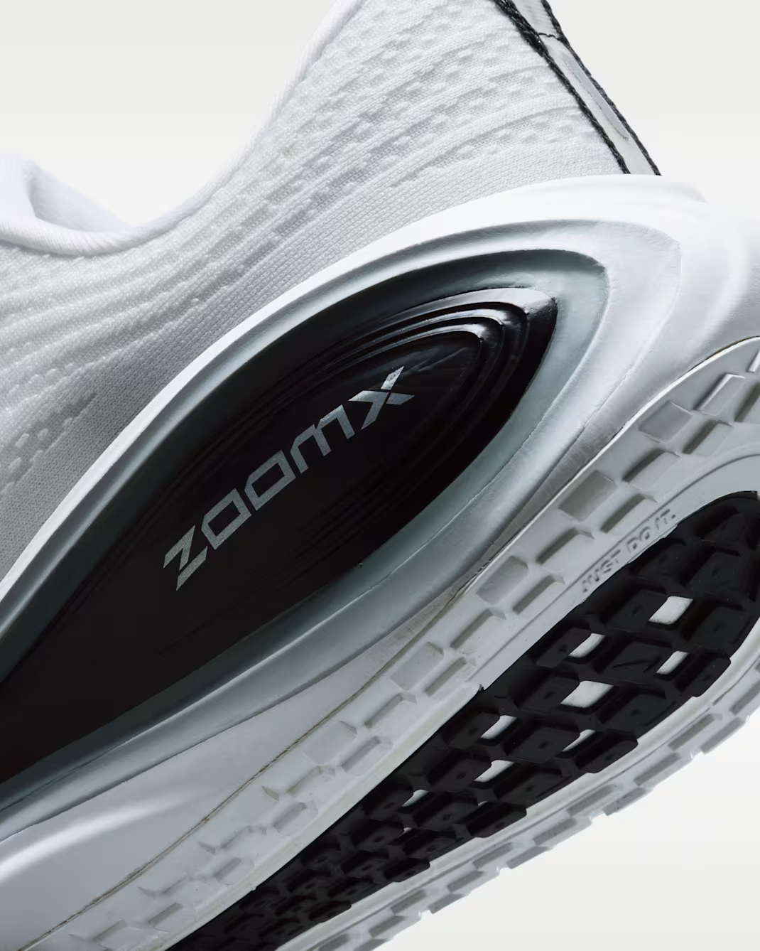 II7181-102 Nike Vomero Plus White Black (Men's)