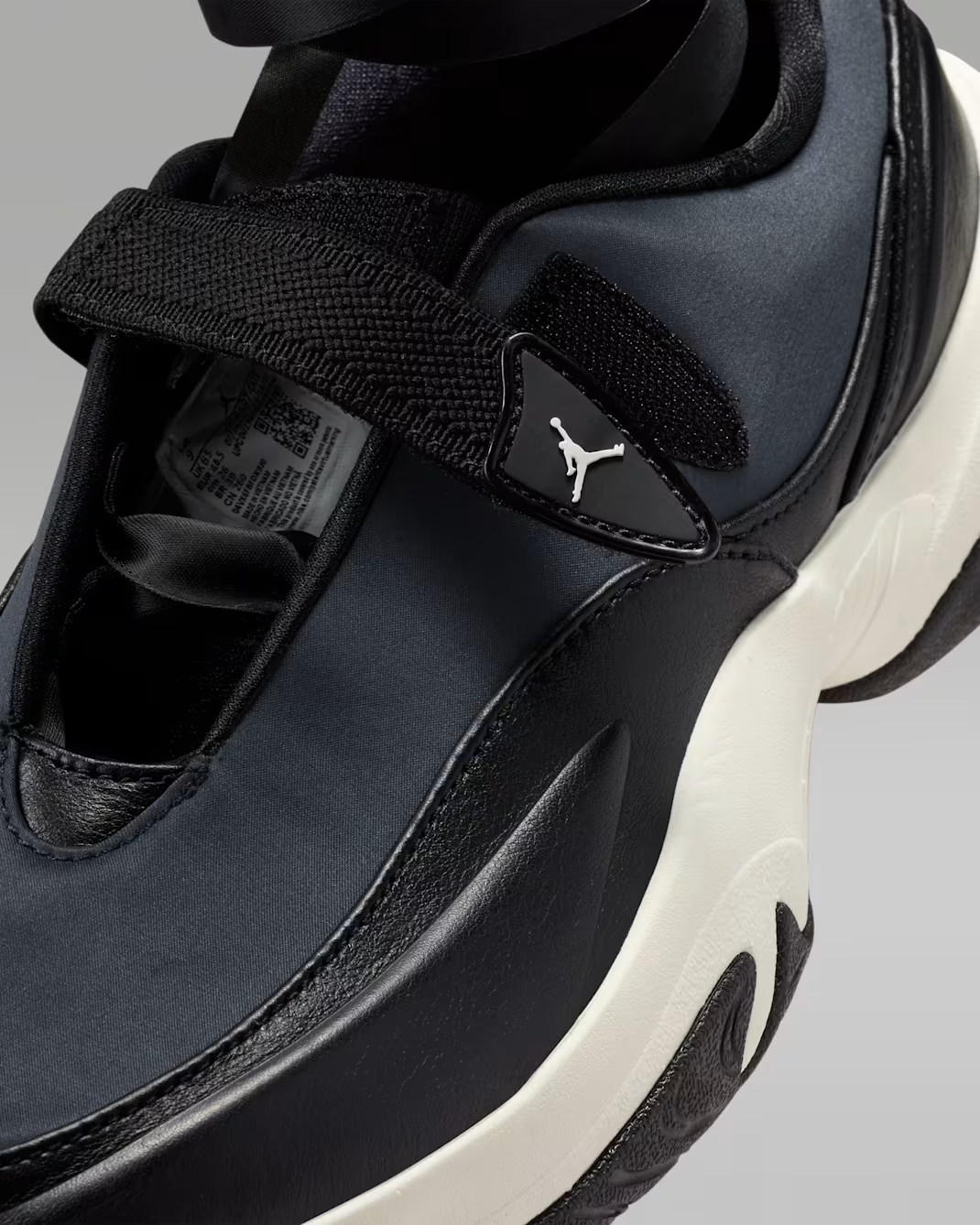 IB8597-001 Nike Jordan Pointe Black Sail (Women's)