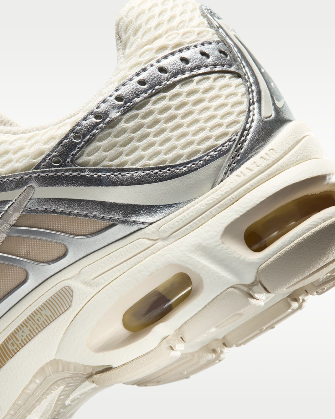 HQ2056-108 Nike Women's Air Max Moto 2K Pale IvoryMetallic Silver (Women's)