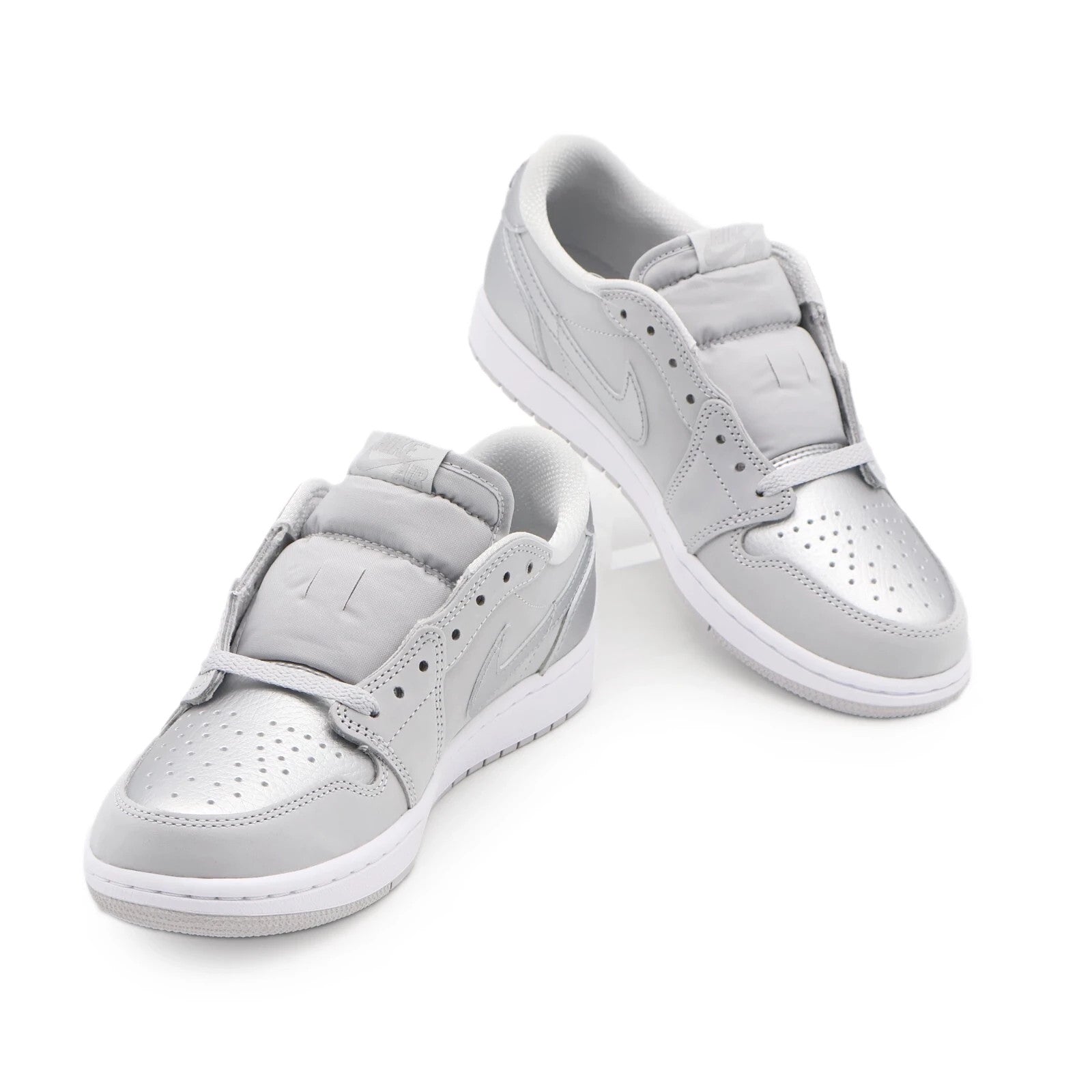 CZ0790-002 Nike Air Jordan 1 Retro Low OG Metallic Silver no Briefcase (Men's)
