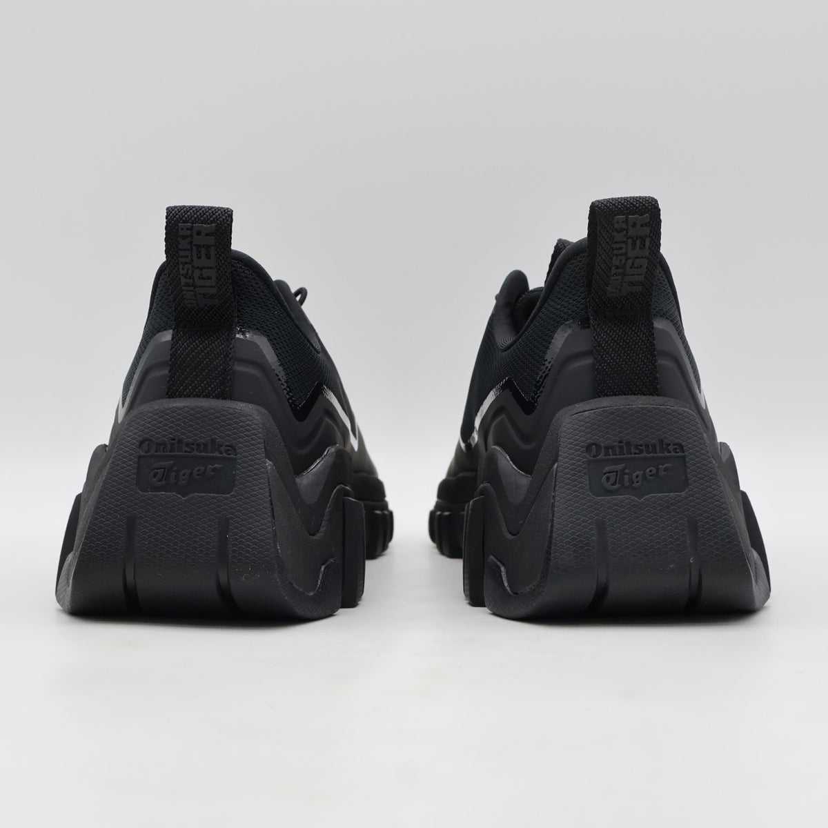 1183C450-001 ONITSUKA TIGER CRESTY FLEK BLACK BLACK (Men's)
