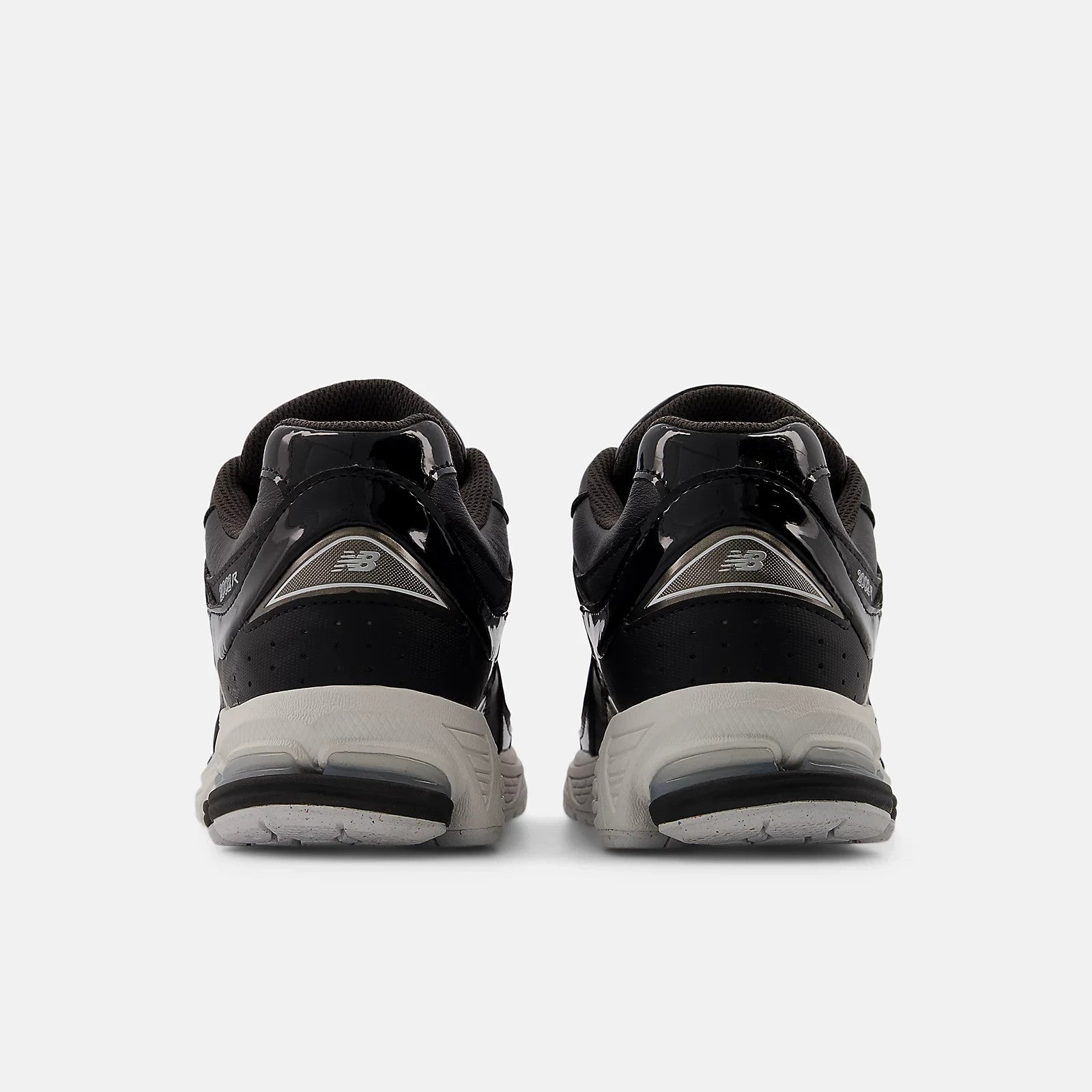 U2002RD New Balance 2002 Leather Pack Balck (Men's)