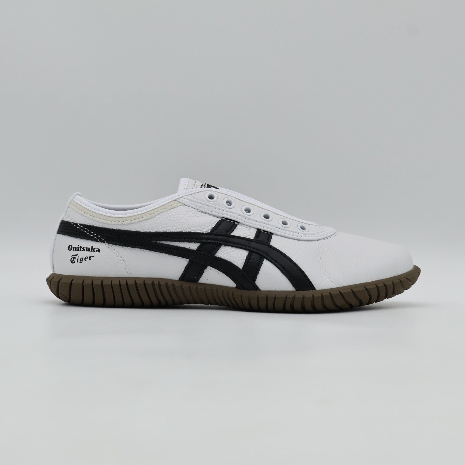 1183C529-101 Onitsuka Tiger Tsunahiki Slip On White Black (Men's)