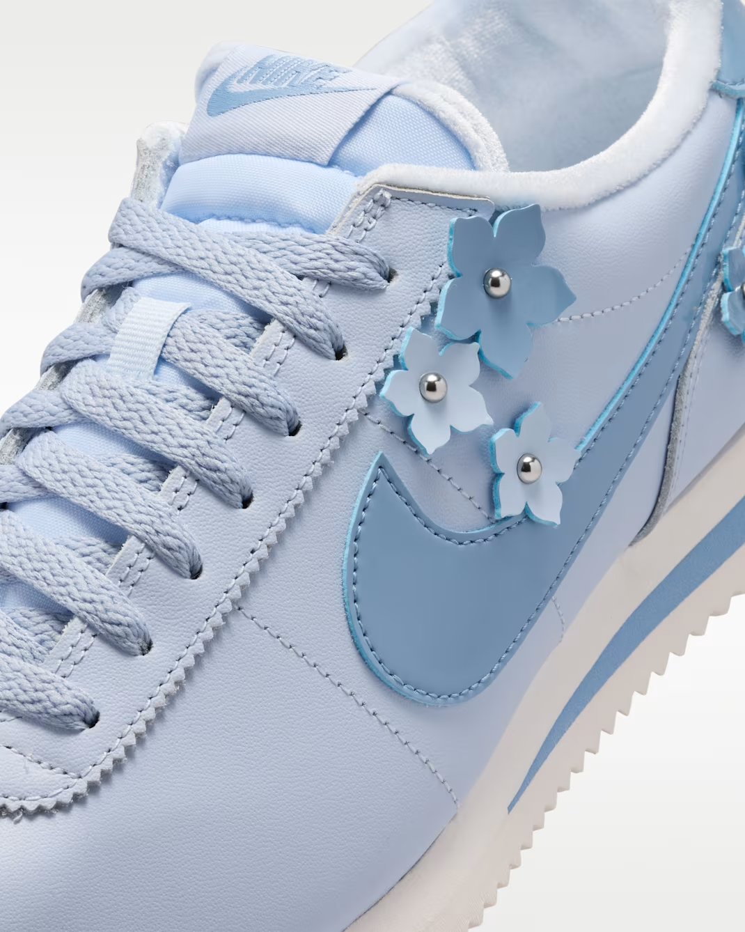 IV5675-400 Nike Cortez Leather "Hydrogen Blue/Sail" (Women's)