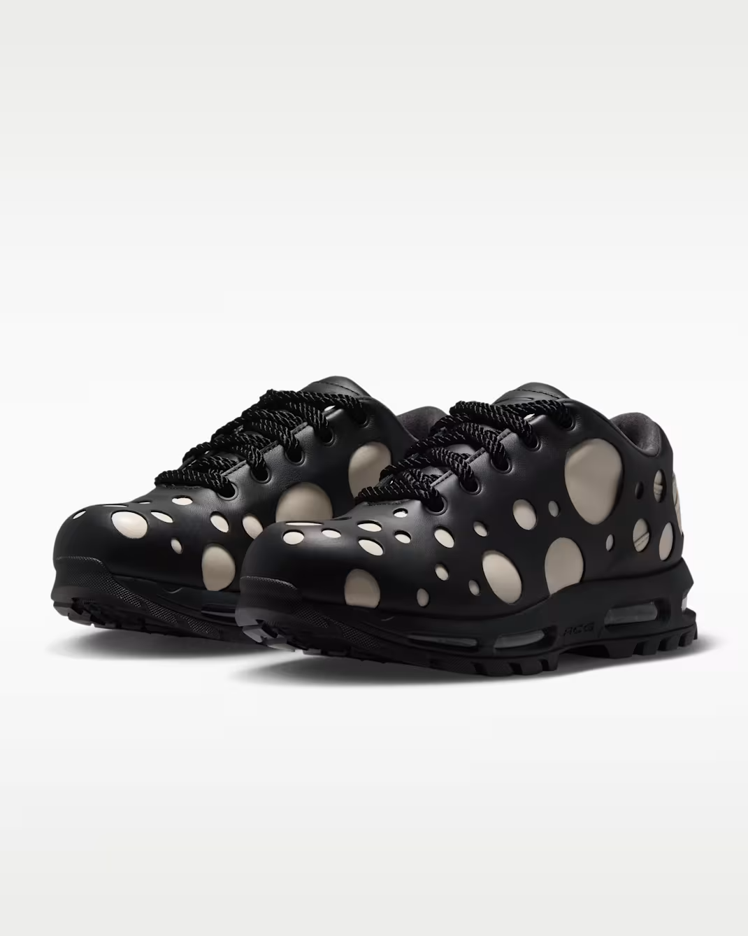 ir2174-100 NIKE AIR MAX GOADOME LOW QS (Men's)