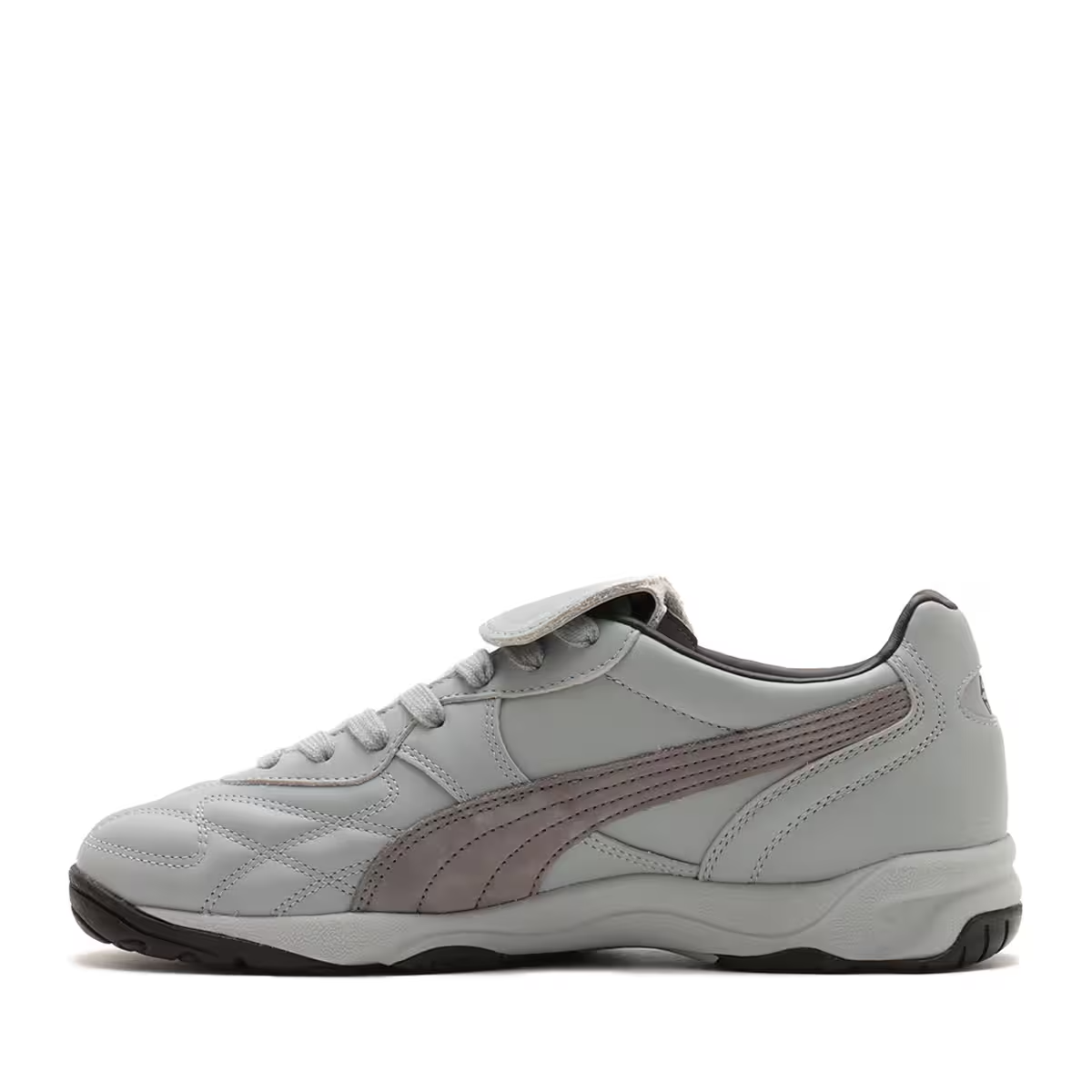 404819-01 atmos NIVELCRACK Puma King Indoor Football Community (Men's)