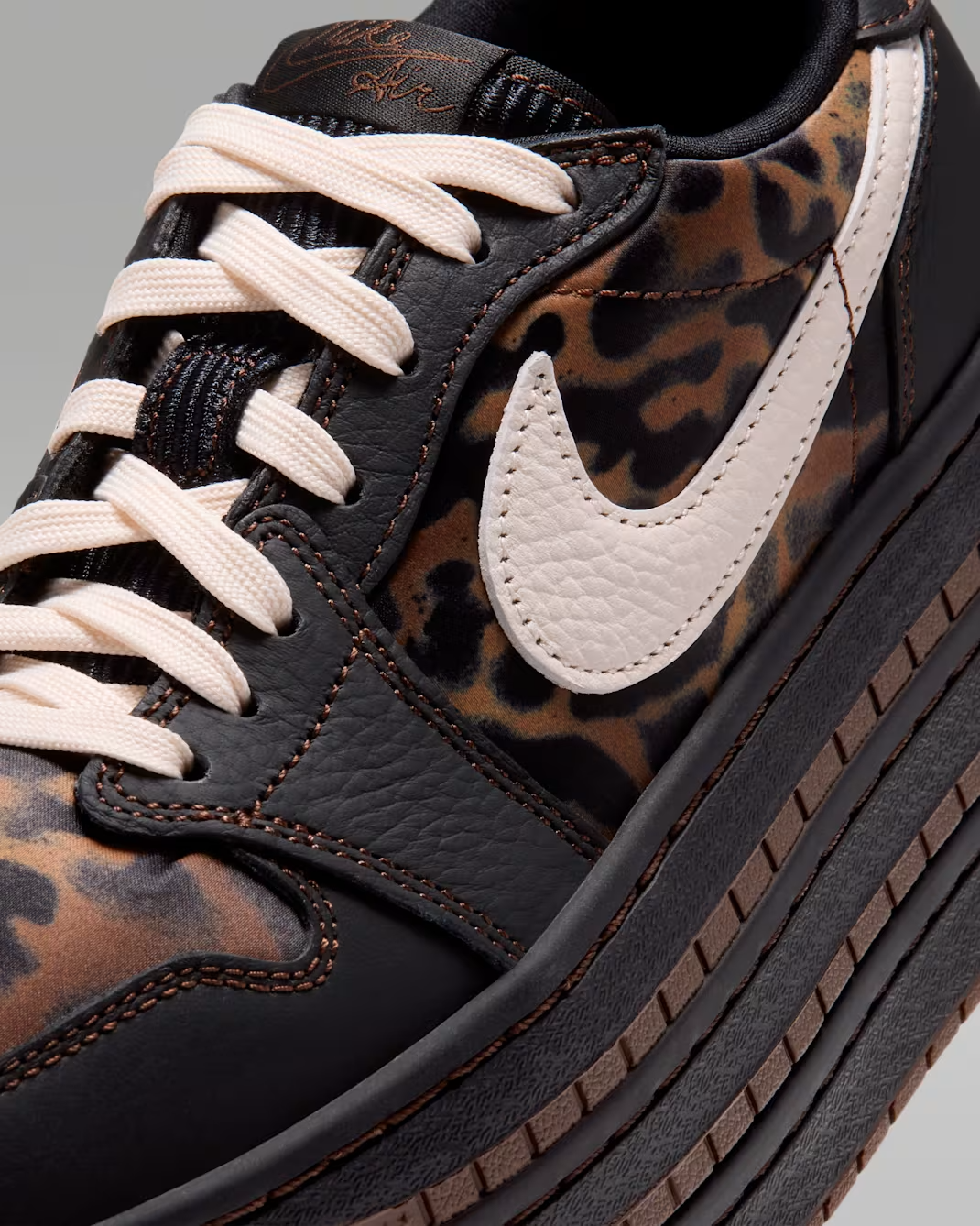 IV5073-001 Nike AIR JORDAN 1 TRIPLE STACK (Women's)