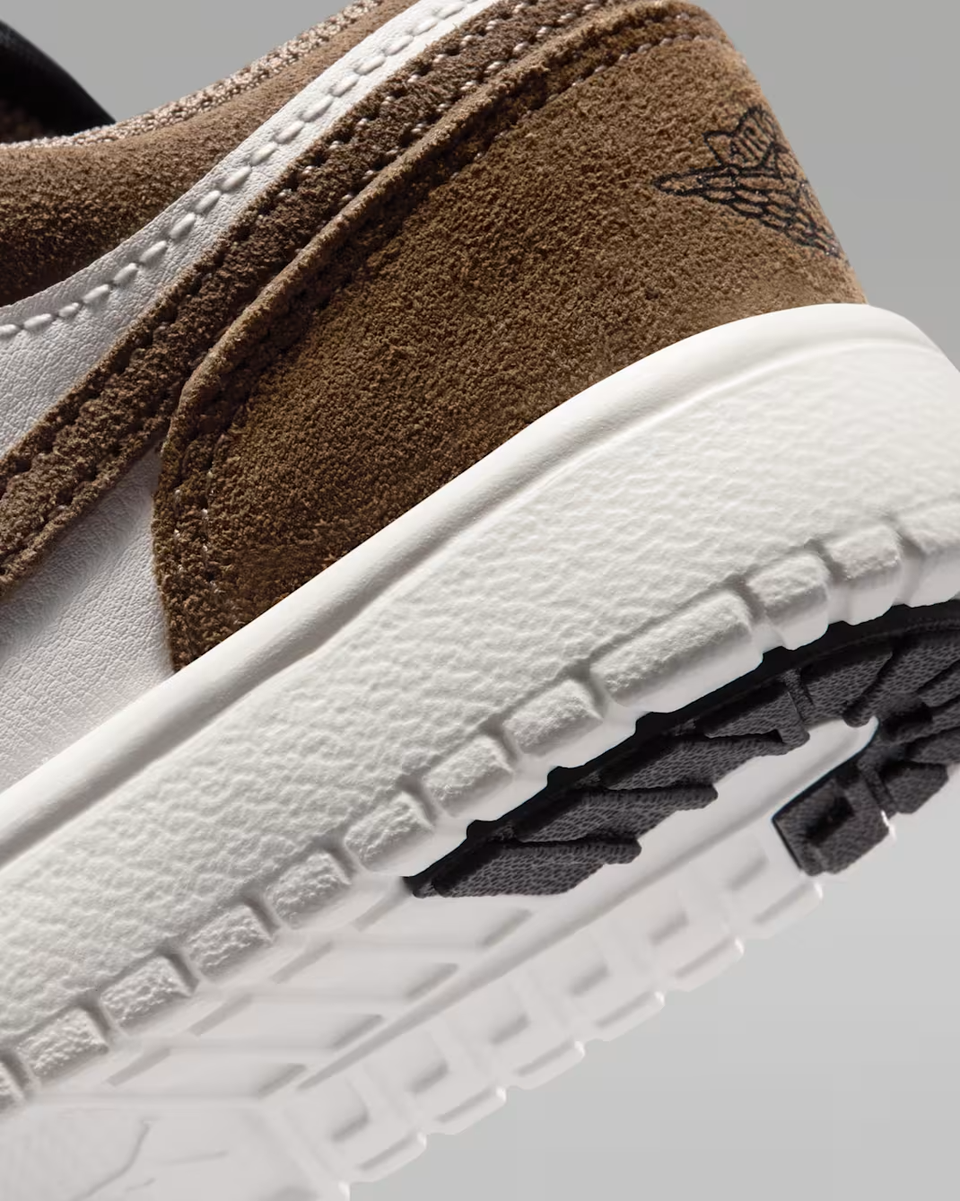 DR9748-200 Nike PS Jordan 1 Low Alt "Palomino/Phantom"