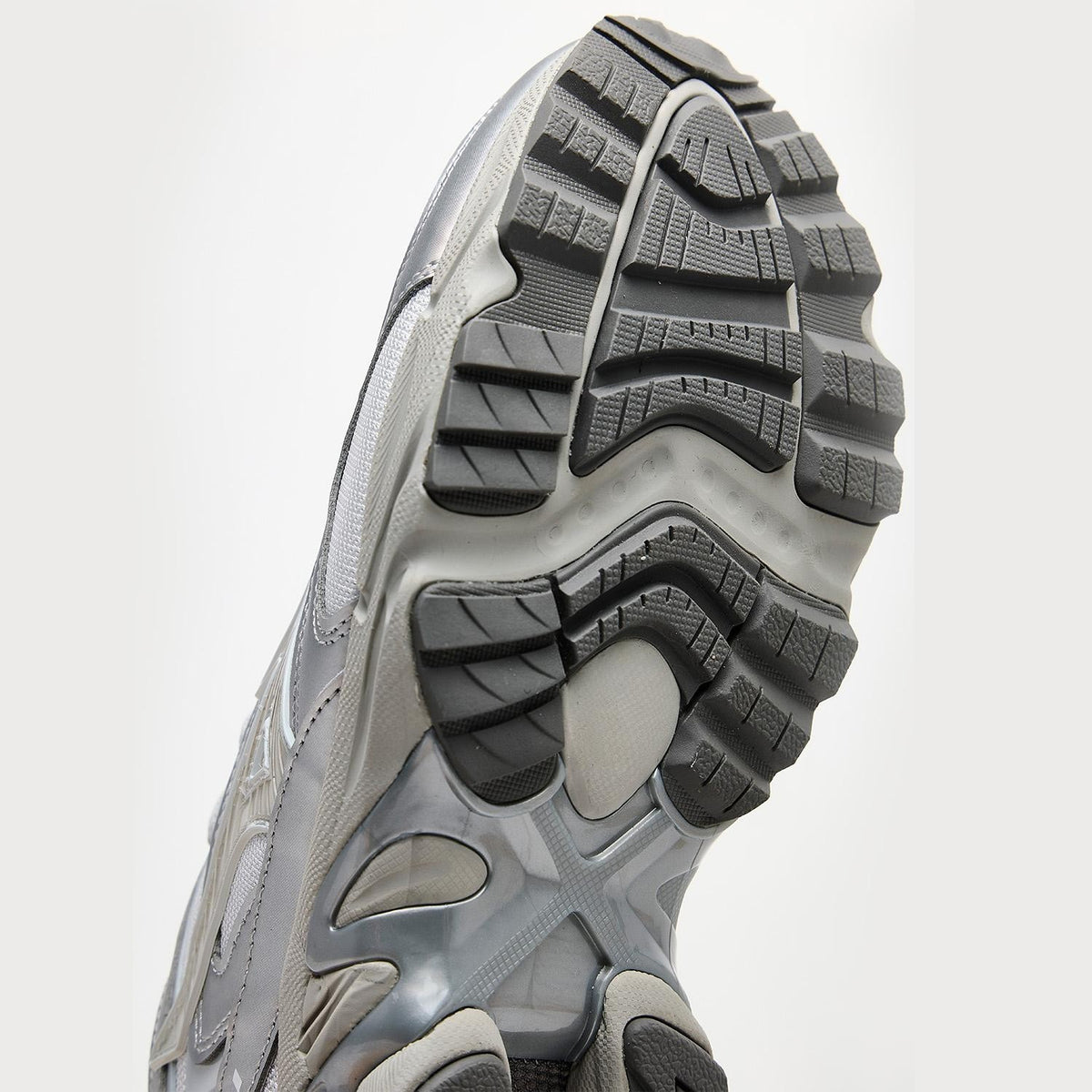 D1GA260C02 Mizuno Wave MG4 LS "Silver/White/Grey" (Men's)