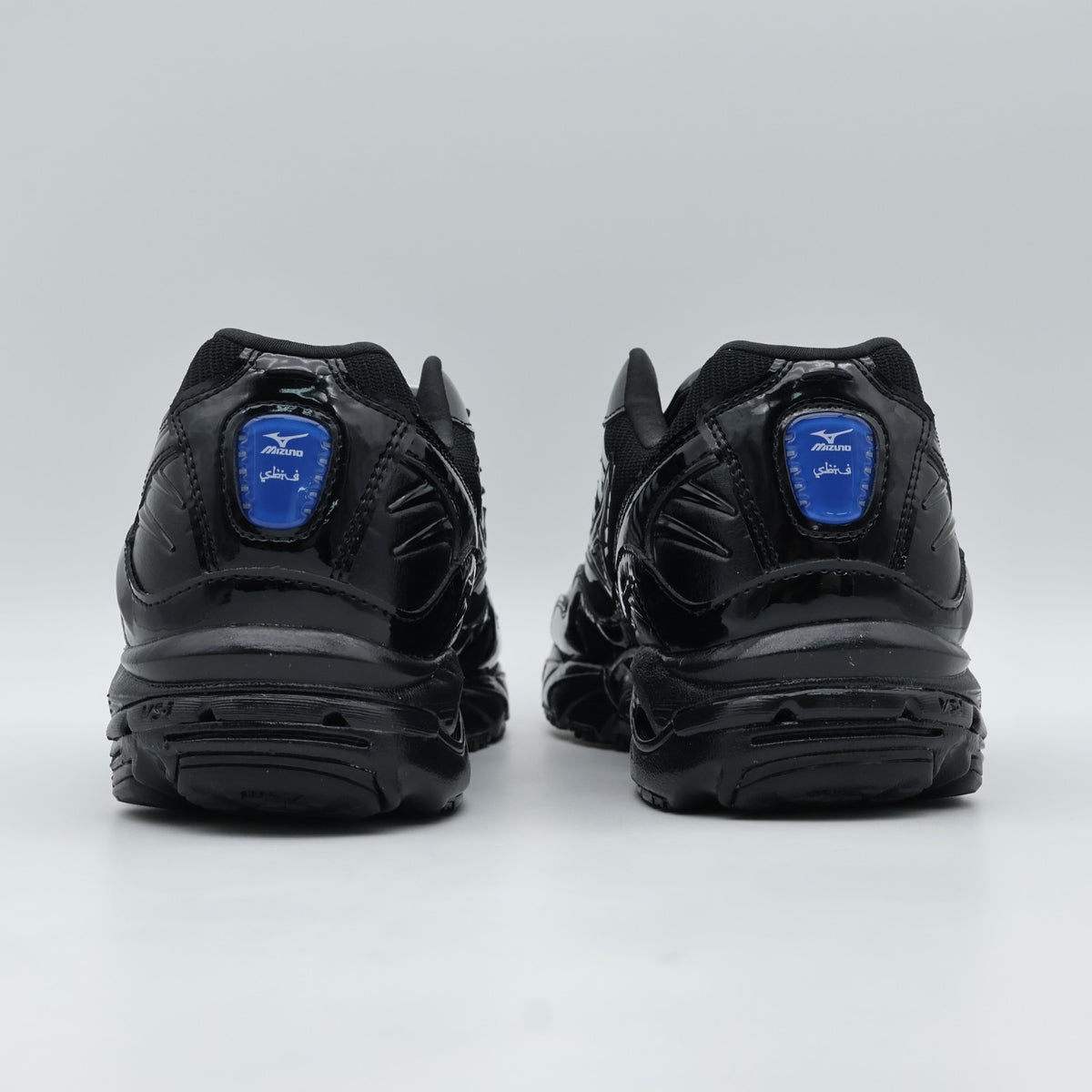 D1GD252601 SBTG Mizuno Wave Rider 10 Black Black White (Men's)