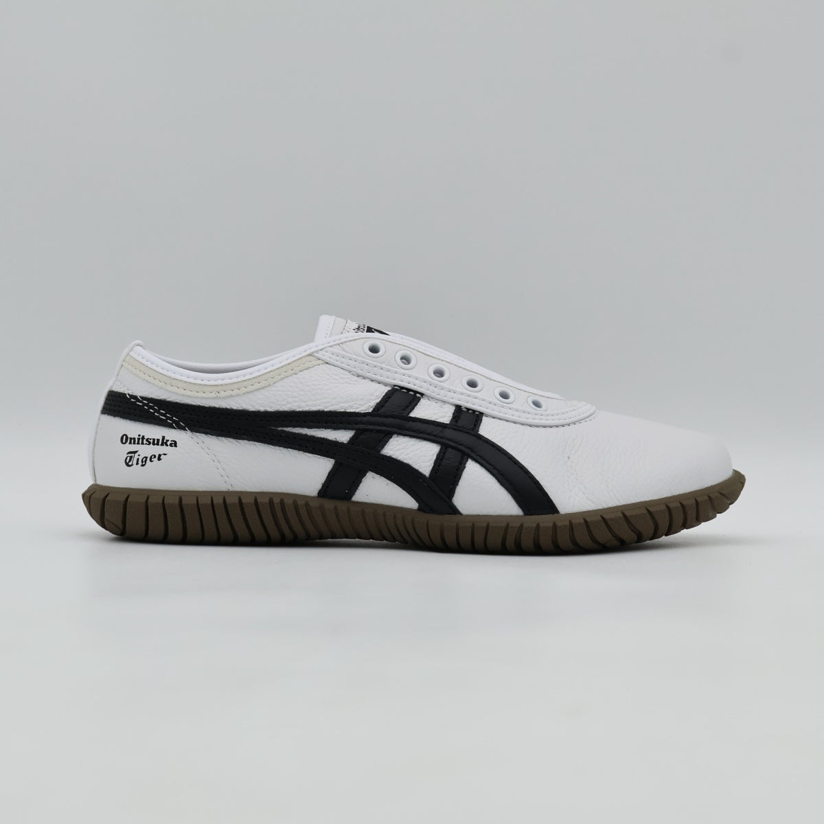 1183C529-101 Onitsuka Tiger Tsunahiki Slip On White Black (Men's)