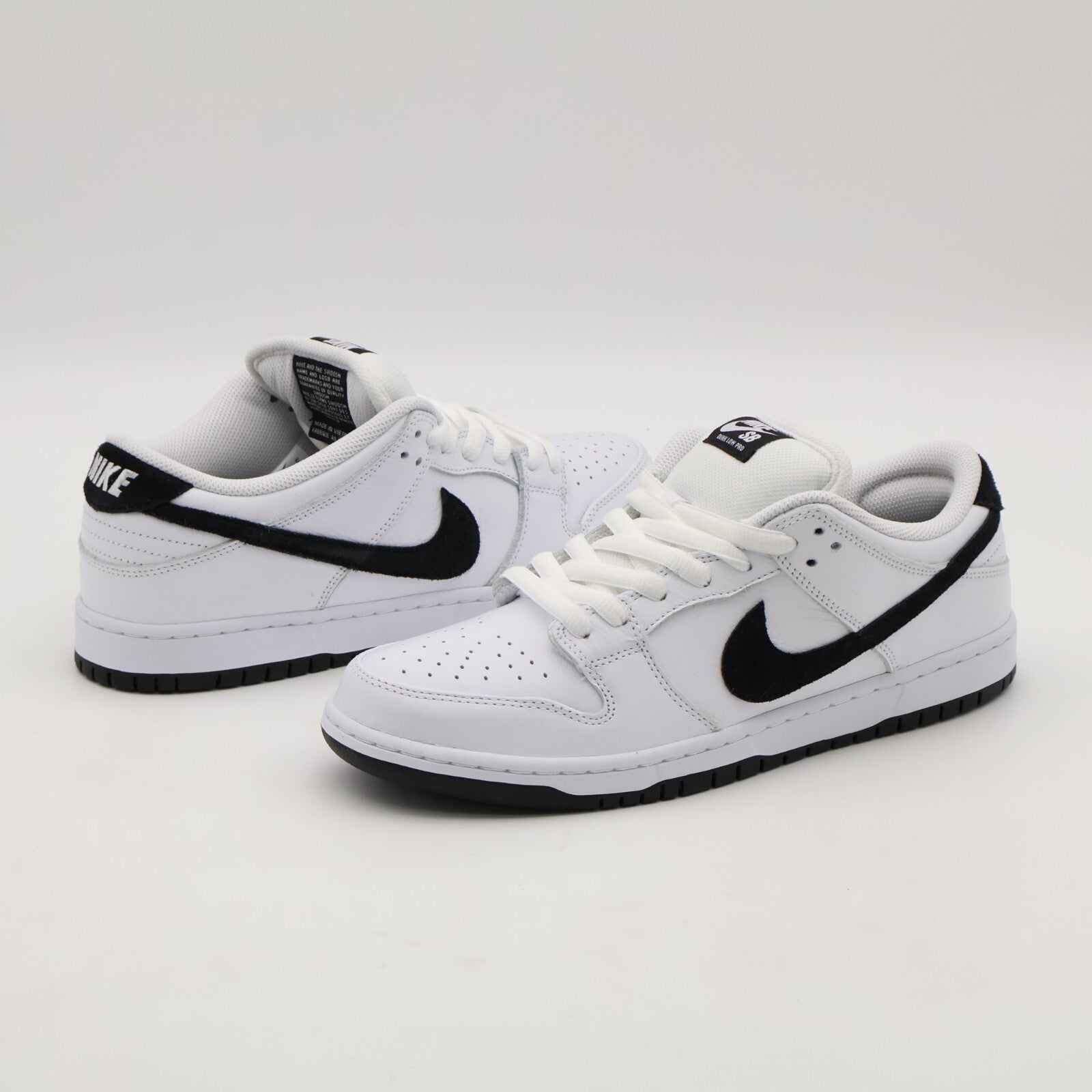 HF3704-100 Nike SB Dunk Low Pro White Black (Men's)
