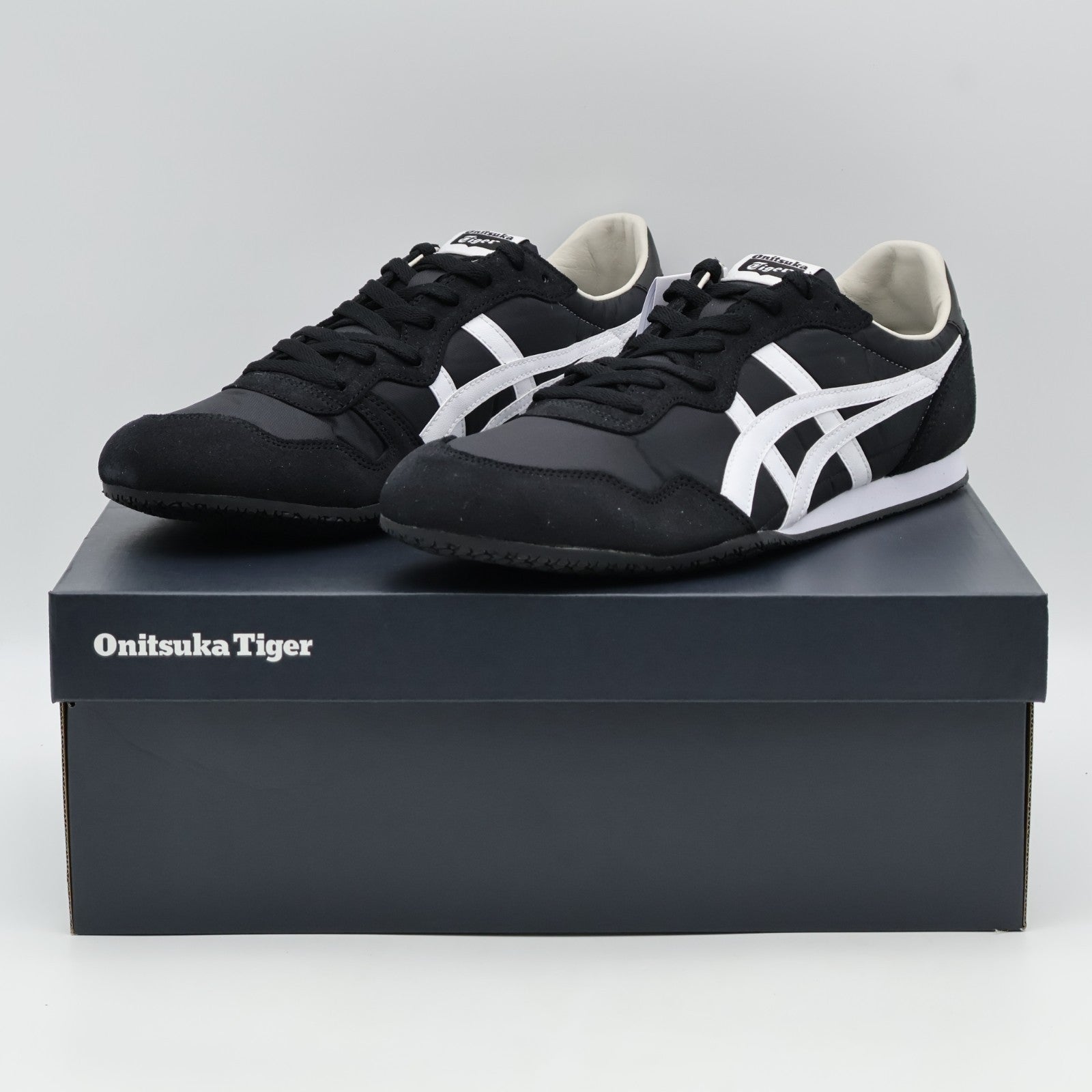 1183B400-001 Onitsuka Tiger SERRANO BLACK WHITE (Men's)