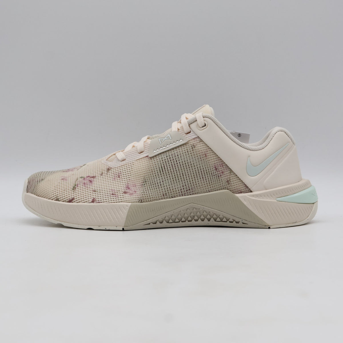 IB6544-100 Nike Metcon 10 SE Chalk Light Orewood Brown Light Silver (Women's)