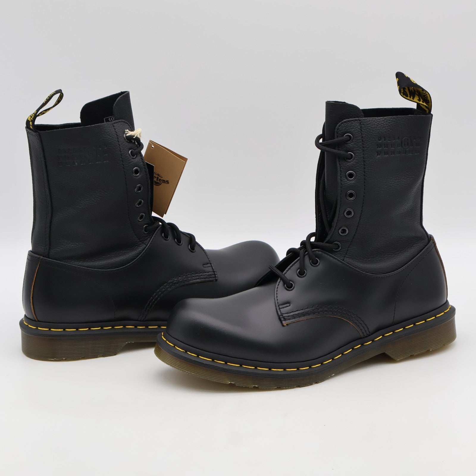 S66WU0126P8030 MM6 Maison Margiela Ã Dr.Martens Ankle Boot Black Black (Men's)