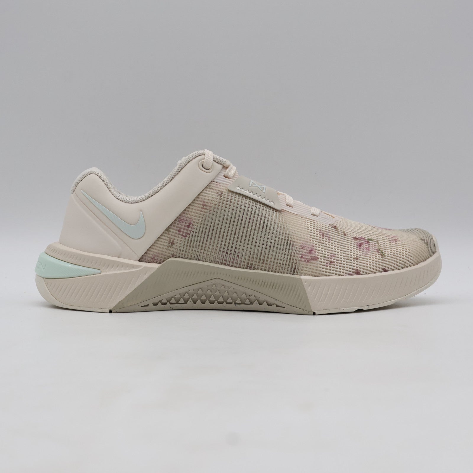 IB6544-100 Nike Metcon 10 SE Chalk Light Orewood Brown Light Silver (Women's)