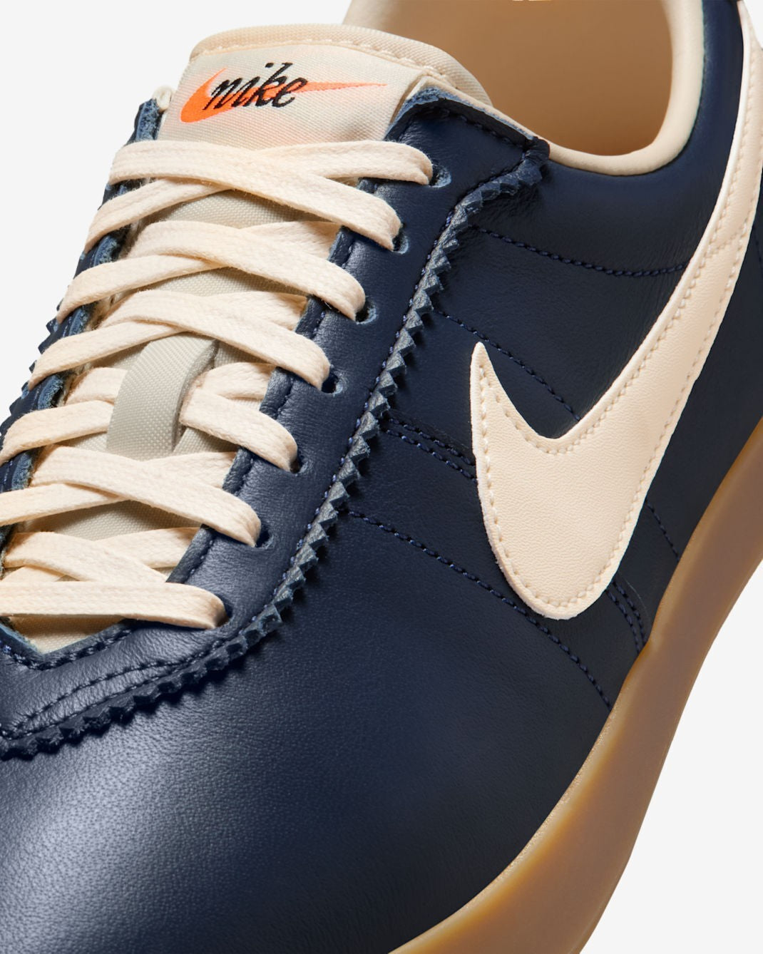 II1259-400 Nike ASTROGRABBER LEATHER MIDNIGHT NAVY MUSLIN GUM (Women's)