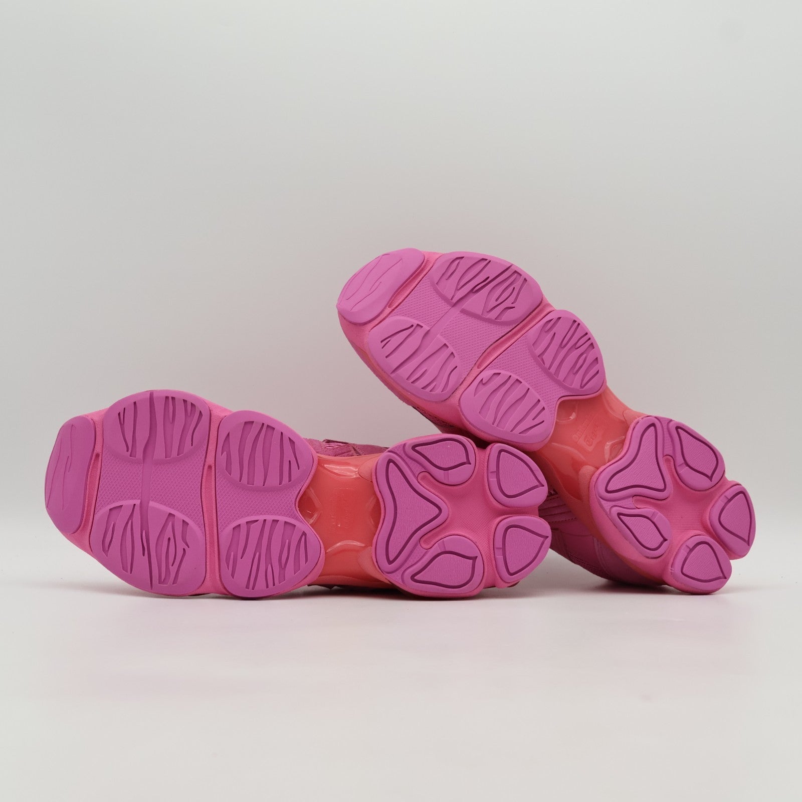 1183C478-700  Onitsuka Tiger Tigrun Dragon Fruit (Men's)