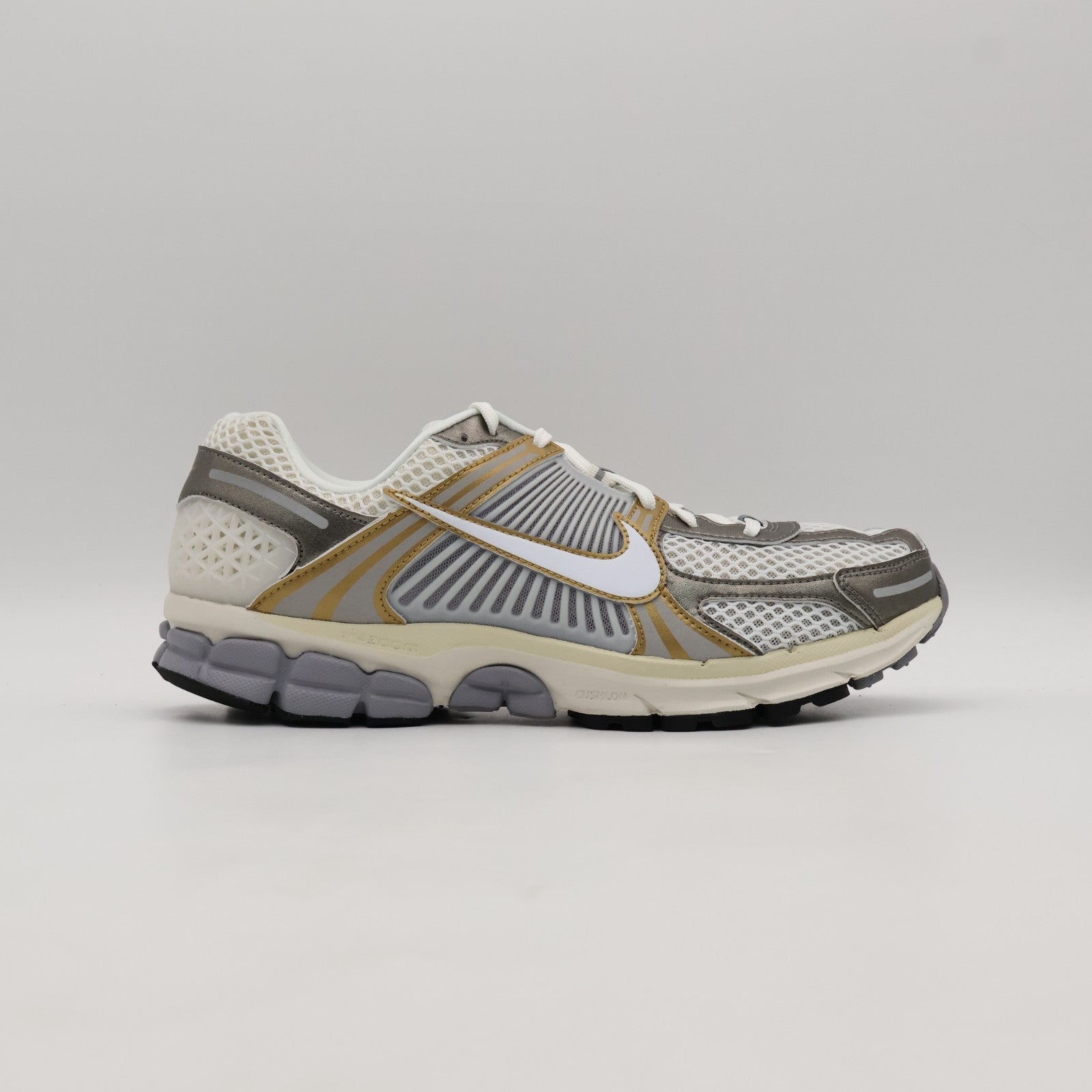 HJ7247-099 Nike Zoom Vomero 5 Platinum Tint Metallic Pewter Metallic Gold (Men's
