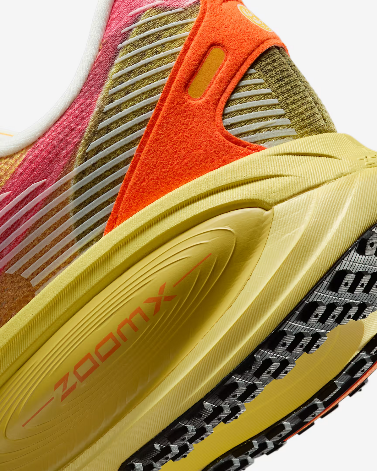 IH3576-999 Nike Vomero 18 SE Multi Color Vivid Sulfur Dark Sulfur Clear (Men's)