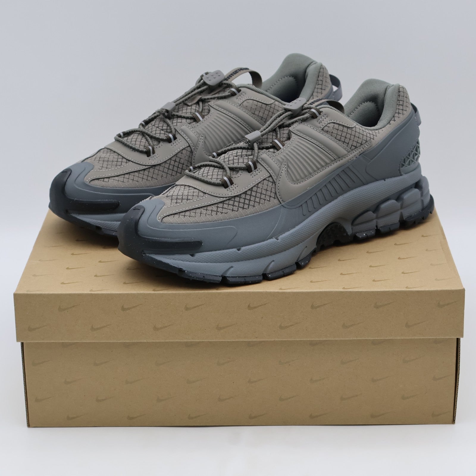 HV6901-001 Nike Zoom Vomero Roam Metallic Pewter Cool Grey Anthracite (Men's)