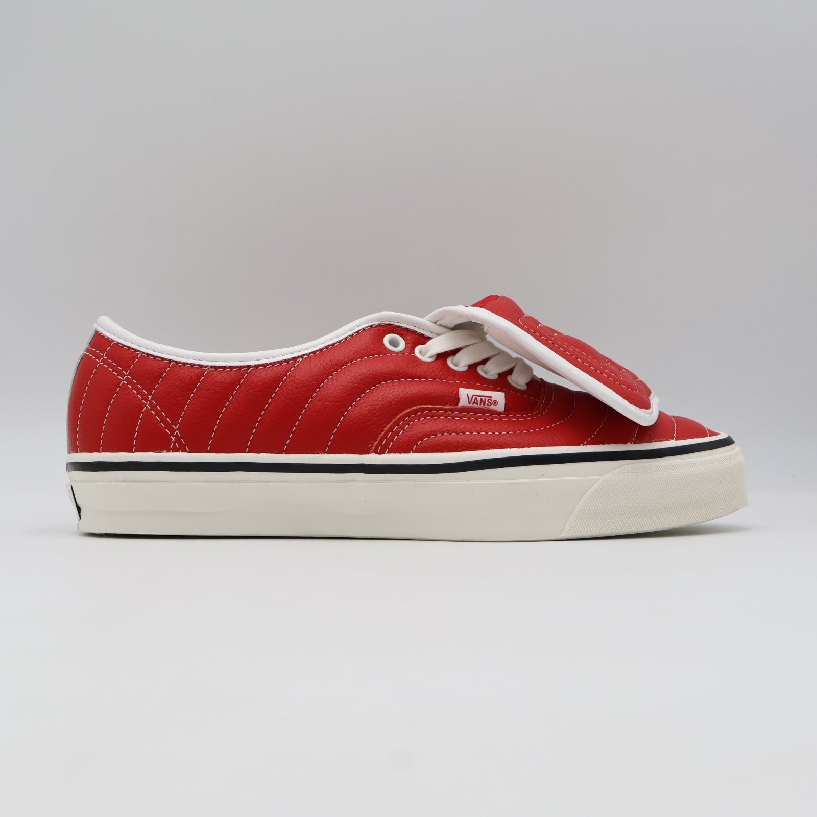 VN000Z9QIZQ Vans Premium Authentic 44 EXT "Copa Racing Red"