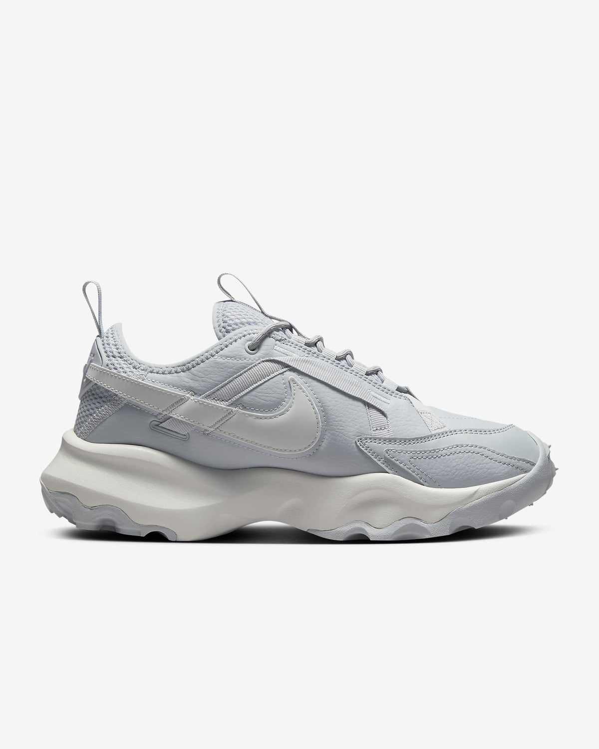 DD9682-005 Nike Women's TC 7900 Wolf Grey Photon Dust Metallic Platinum (Women's