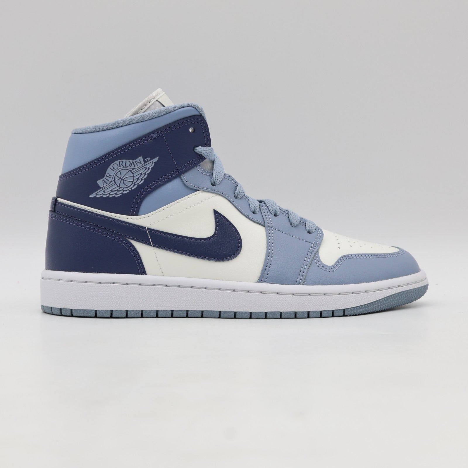 BQ6472-140 Nike Air Jordan 1 Mid White Diffused Blue (Women's)