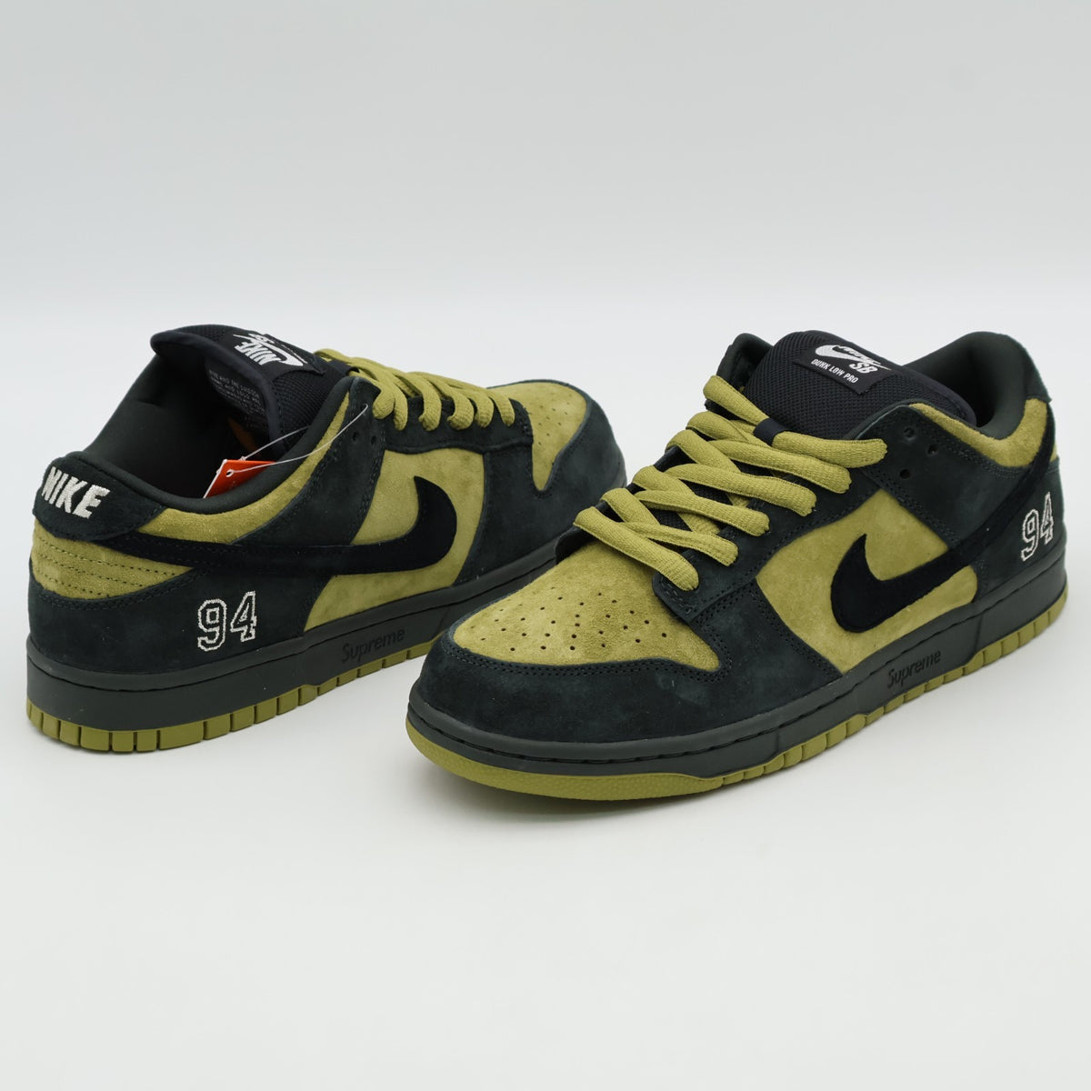 HQ8487-300 Supreme Nike SB Dunk Low Camper Green (Asia Exclusive) (Men's)