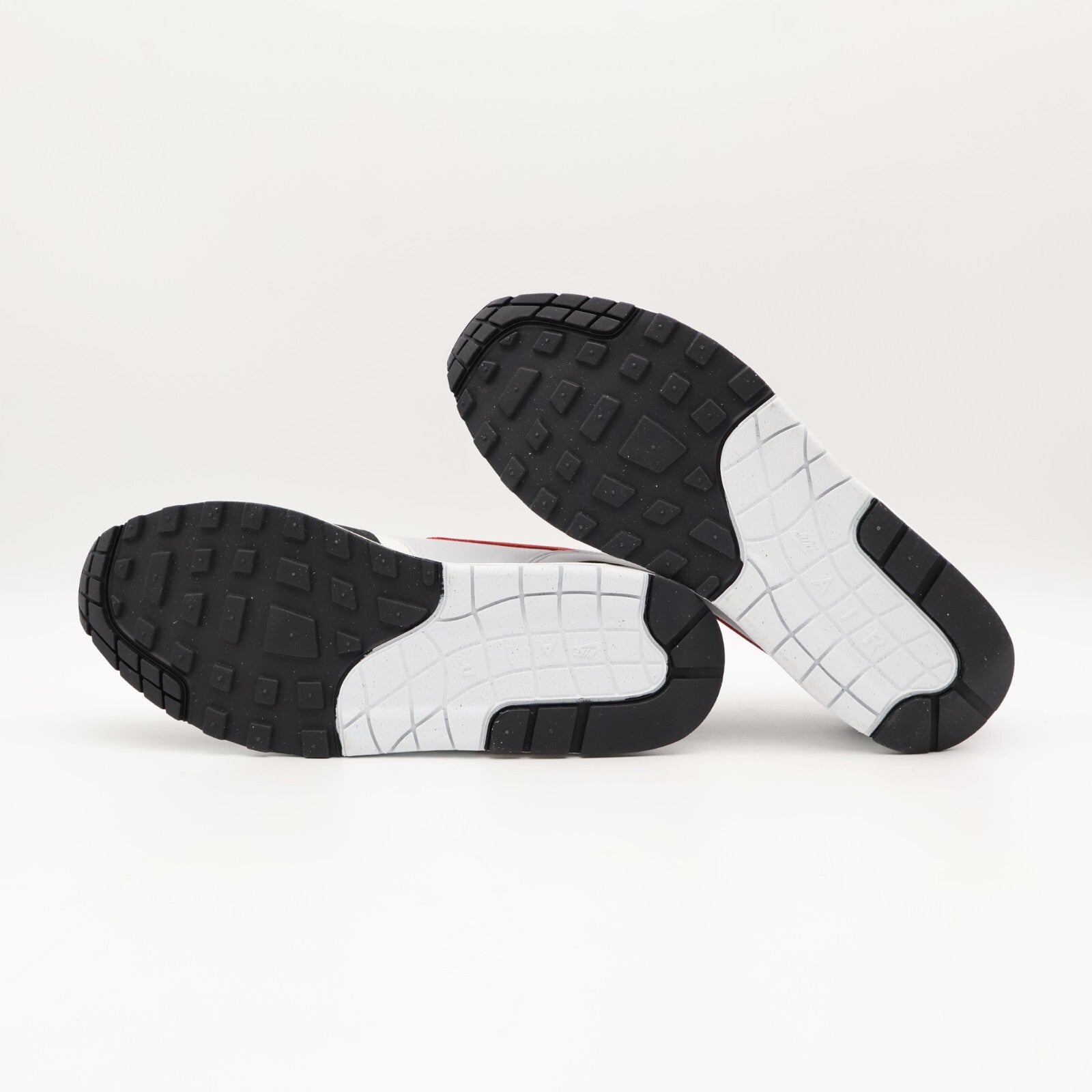FD9082-101 Nike Air Max 1 Chili 2.0