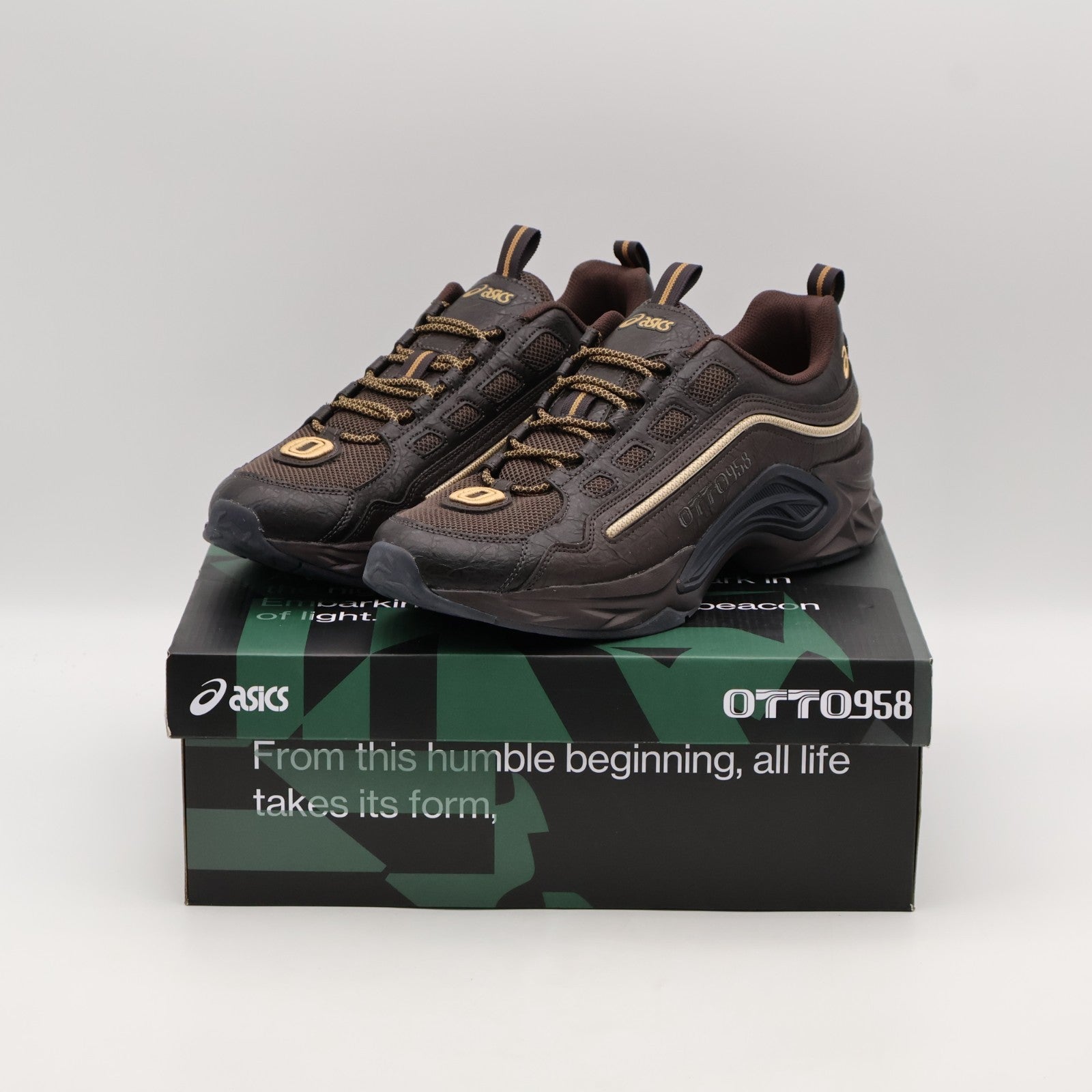 1203A643-200 OTTO 958 Asics Protoblast-CMLVIII Dark Brown Pure Gold (Men's)