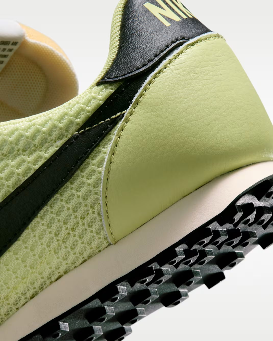 IM8673-300 Nike Waffle Racer SE "Limelight/Black"