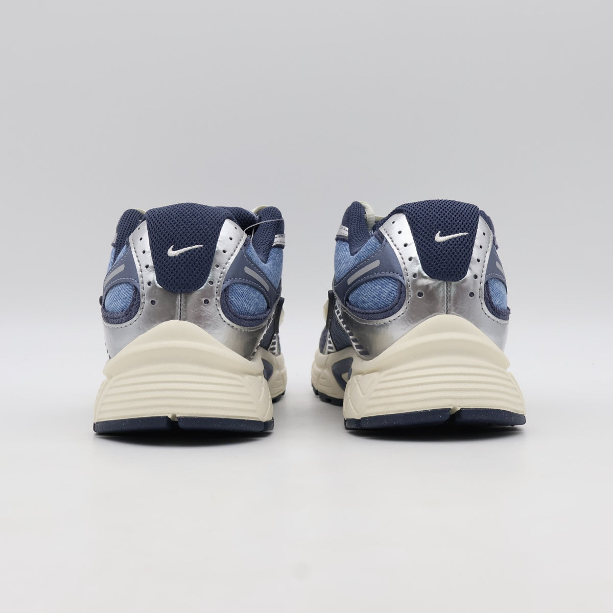 IH3649-006 Nike V5 RNR SE Denim (Men's)