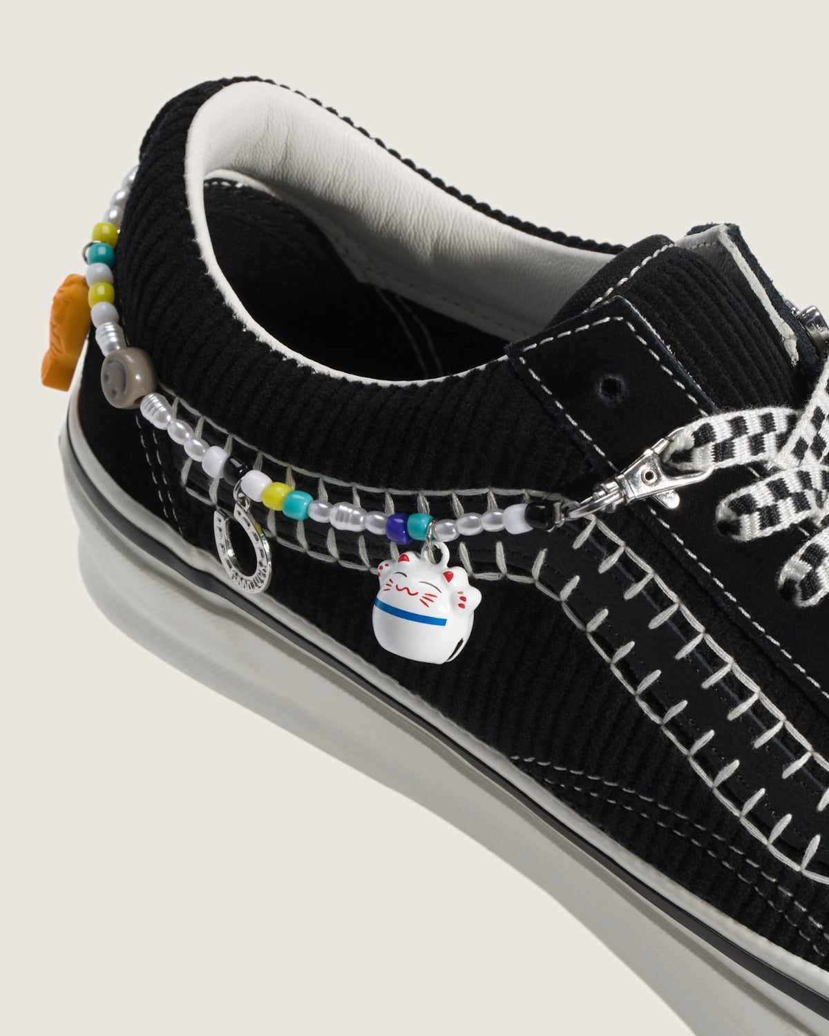 VN000EGYBPR Vans Premium Old Skool Charms "Black/Marshmallow" (Unisex)