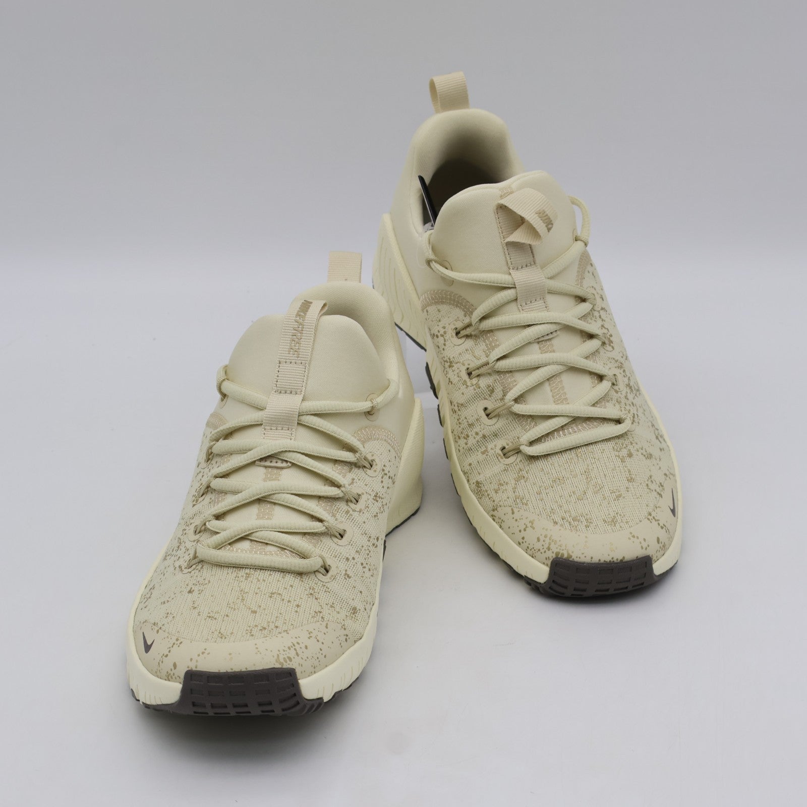 IB6549-200 Nike Free Metcon 6 SE Light Khaki Coconut Milk Metallic (Women's)