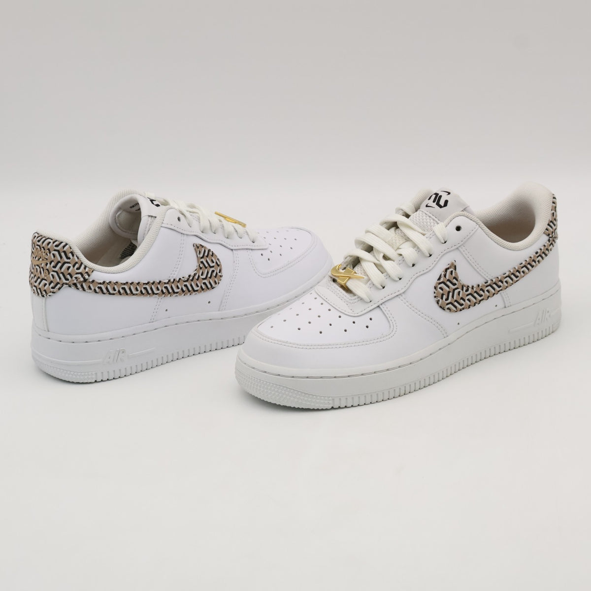 DZ2709-100 Nike WMNS Air Force 1 Low United in Victory White