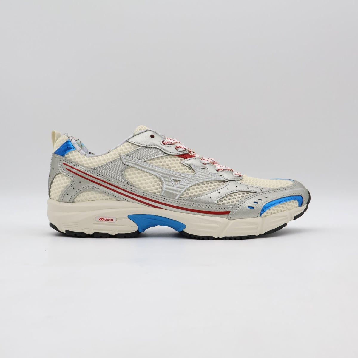 D1GA250801 Mizuno MXR Osaka Pack Off White Silver Red (Men's)