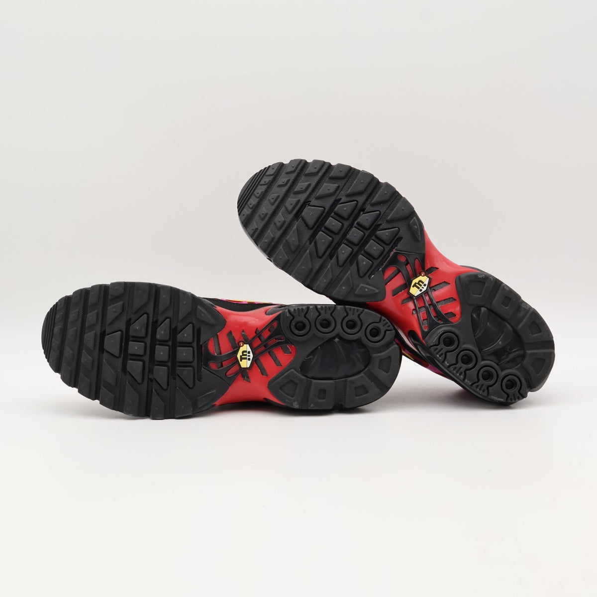 DA1472-600 Nike Air Max Plus TN Supreme University Red Black Fire Pink Maize