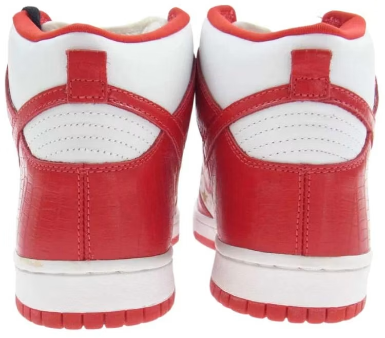 307385-161 Supreme Ã Nike SB Dunk High "Red Stars" (Men's)