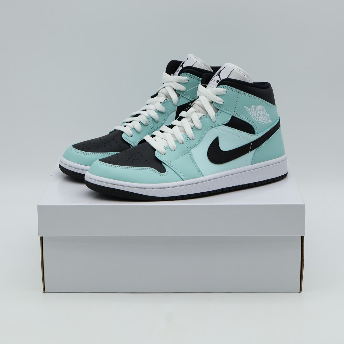 BQ6472-300 Nike Air Jordan 1 Mid "Aqua Blue" (Women's)