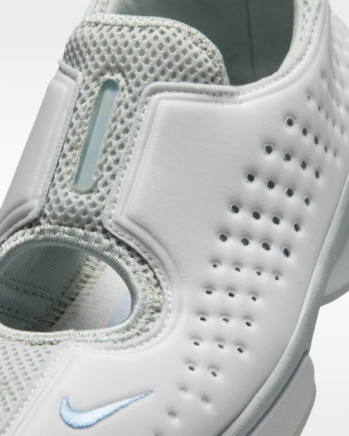 IQ8006-100 Nike Rift 2 "Summit White/Swan" (Women's)