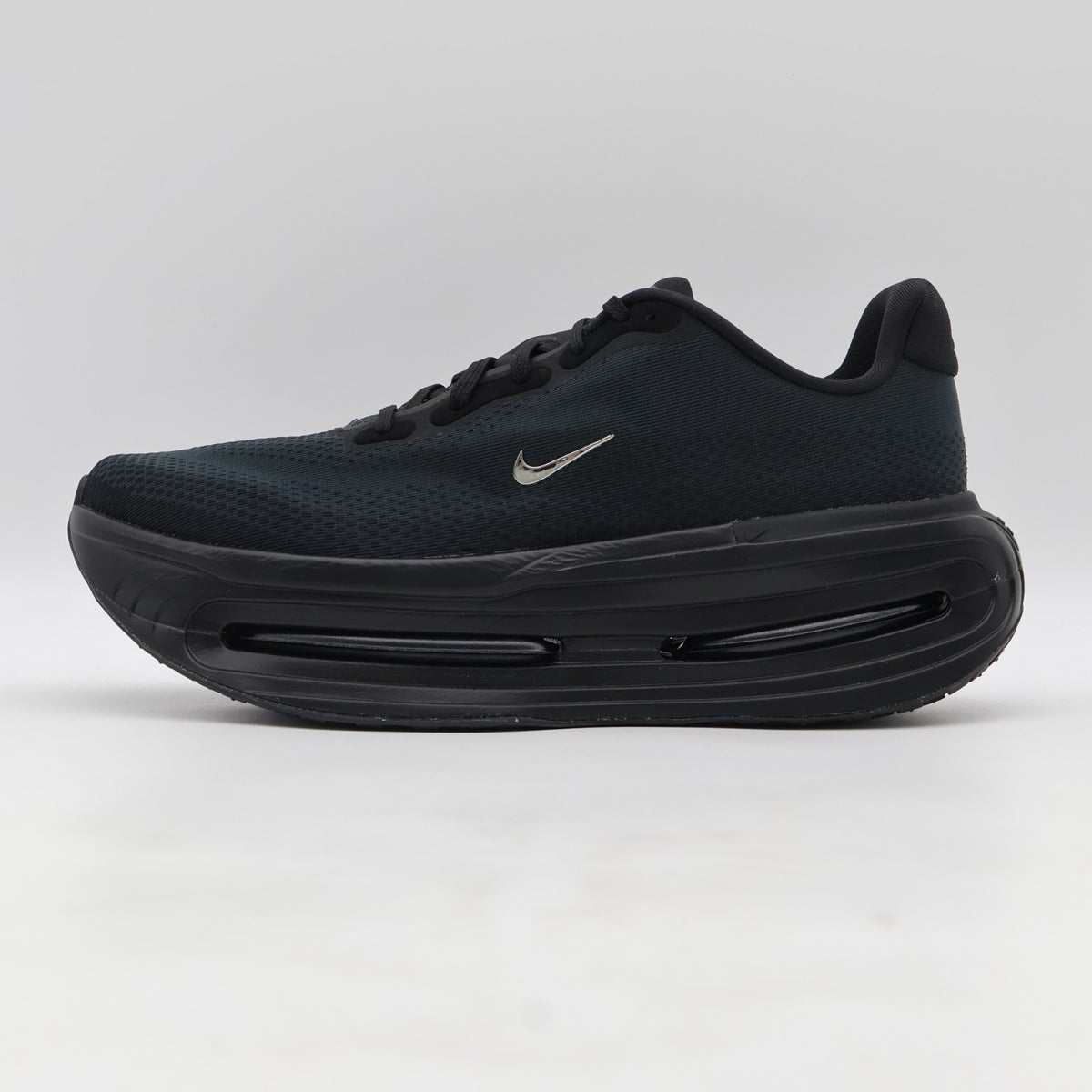 IQ0627-001 Nike Vomero Premium Chrome Mini Swoosh Black (Men's)
