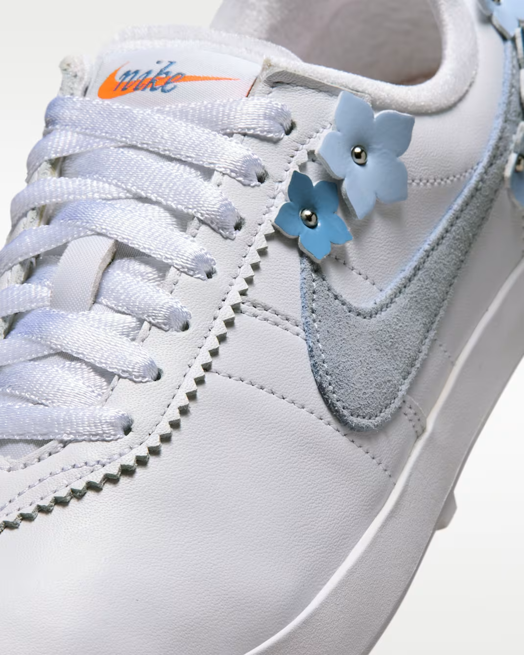 IM9990-100 Nike Astrograbber "Florette/White/Work Blue" (Women's)