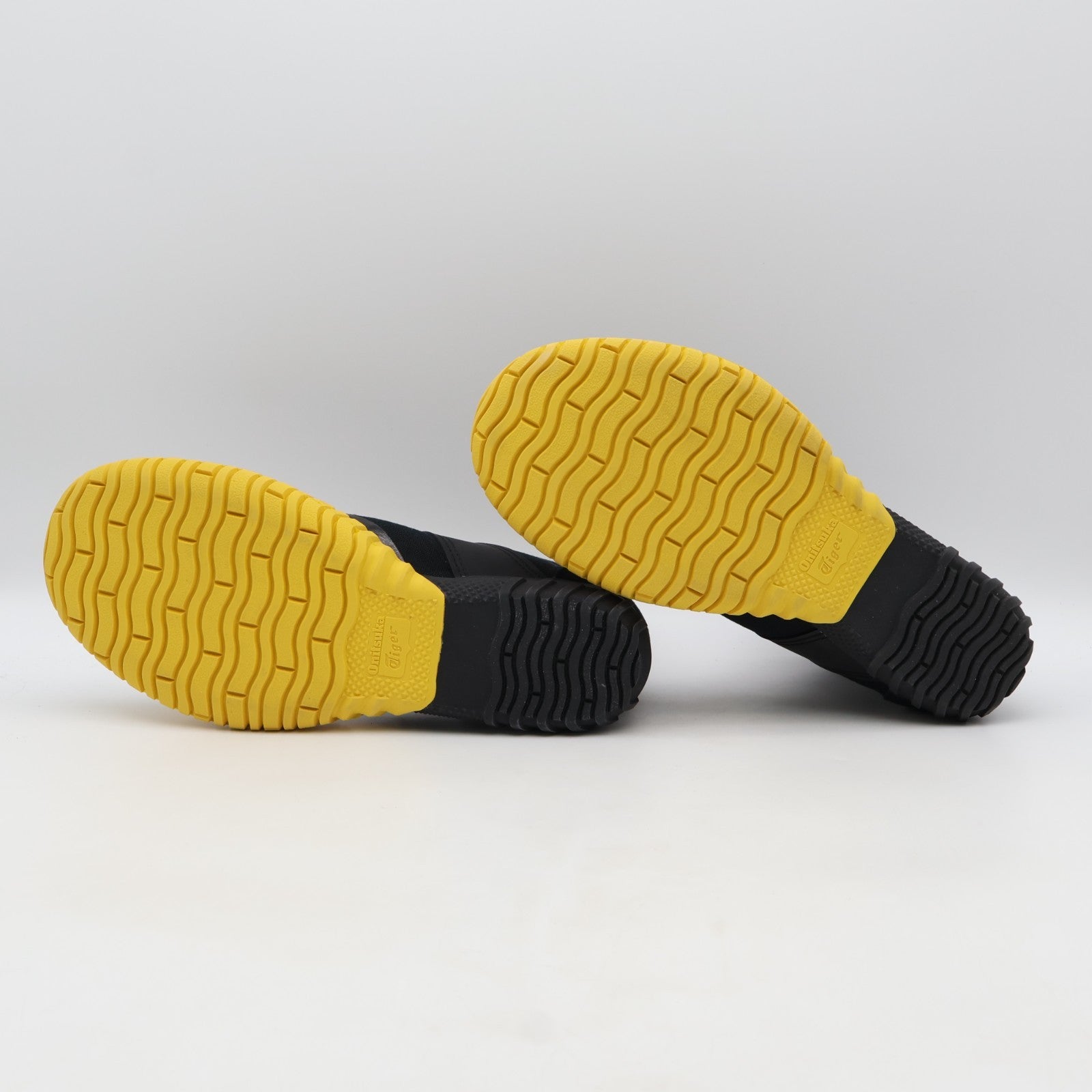 1183C167-001 Onitsuka Tiger Duck Tiger MT Black Tai Chi Yellow (Men's)