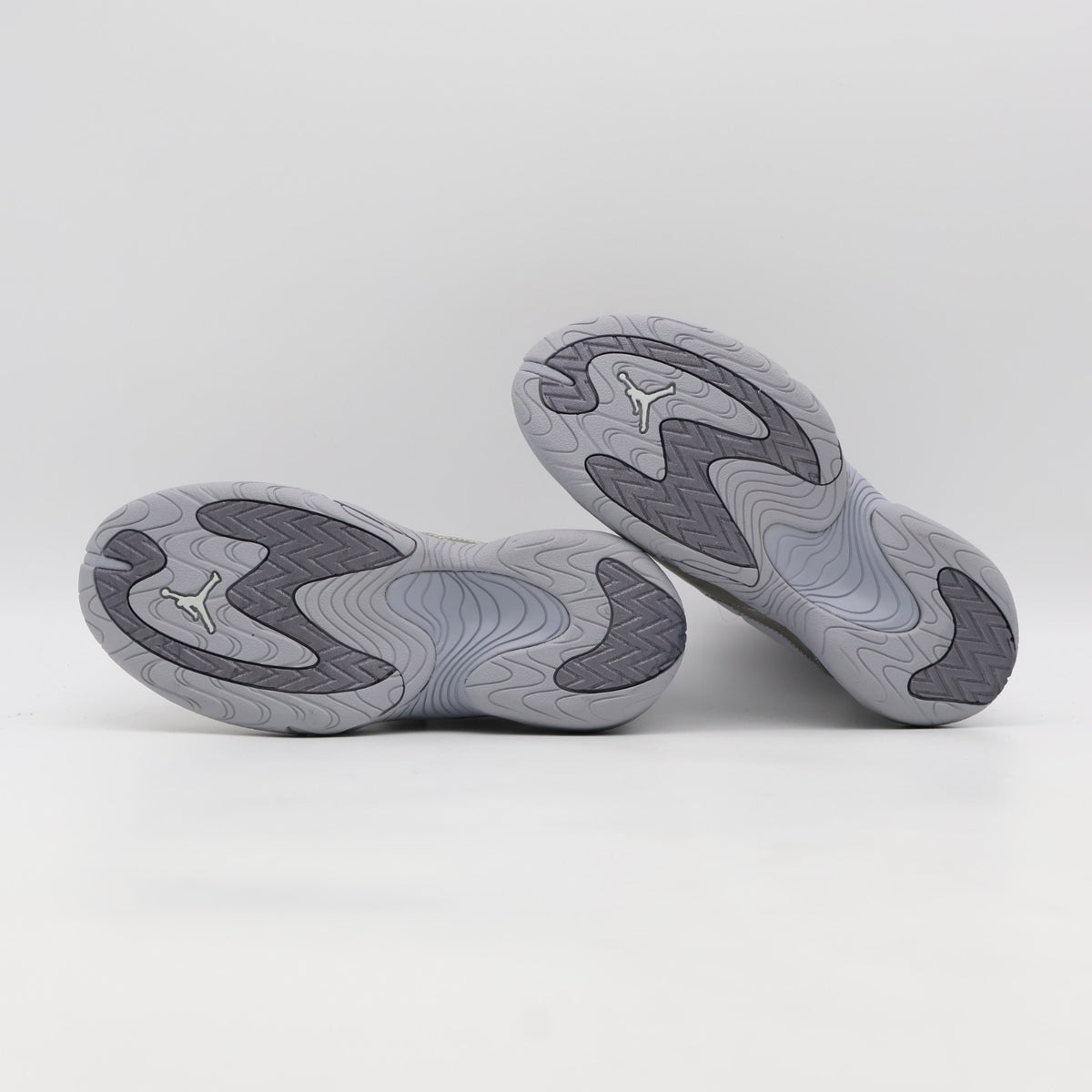 IB8597-002 Nike Jordan Pointe "Metallic Silver/Smoke Grey" (Women's)